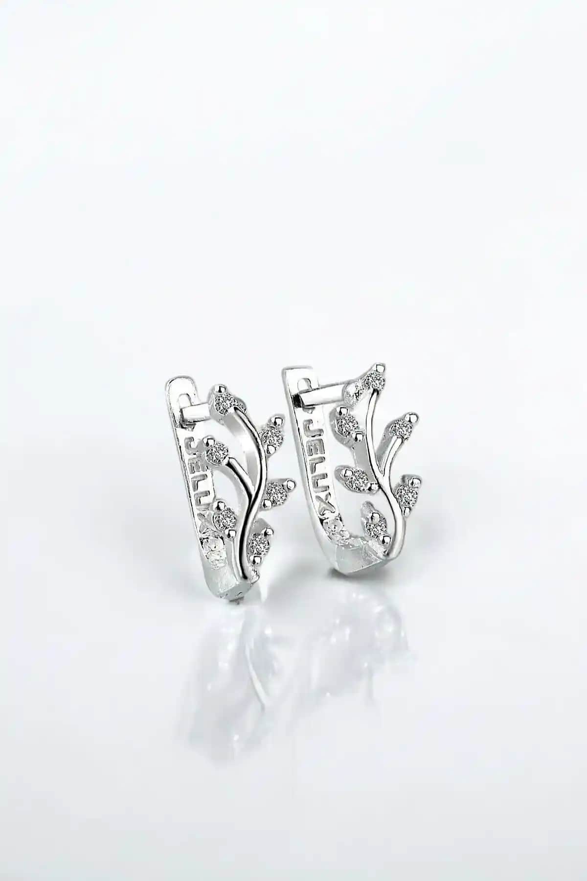 Gümüş Zirkon Taşlı Küpeler: Sarmaşık ve Dalgalı Tasarımların Karşılaştırması