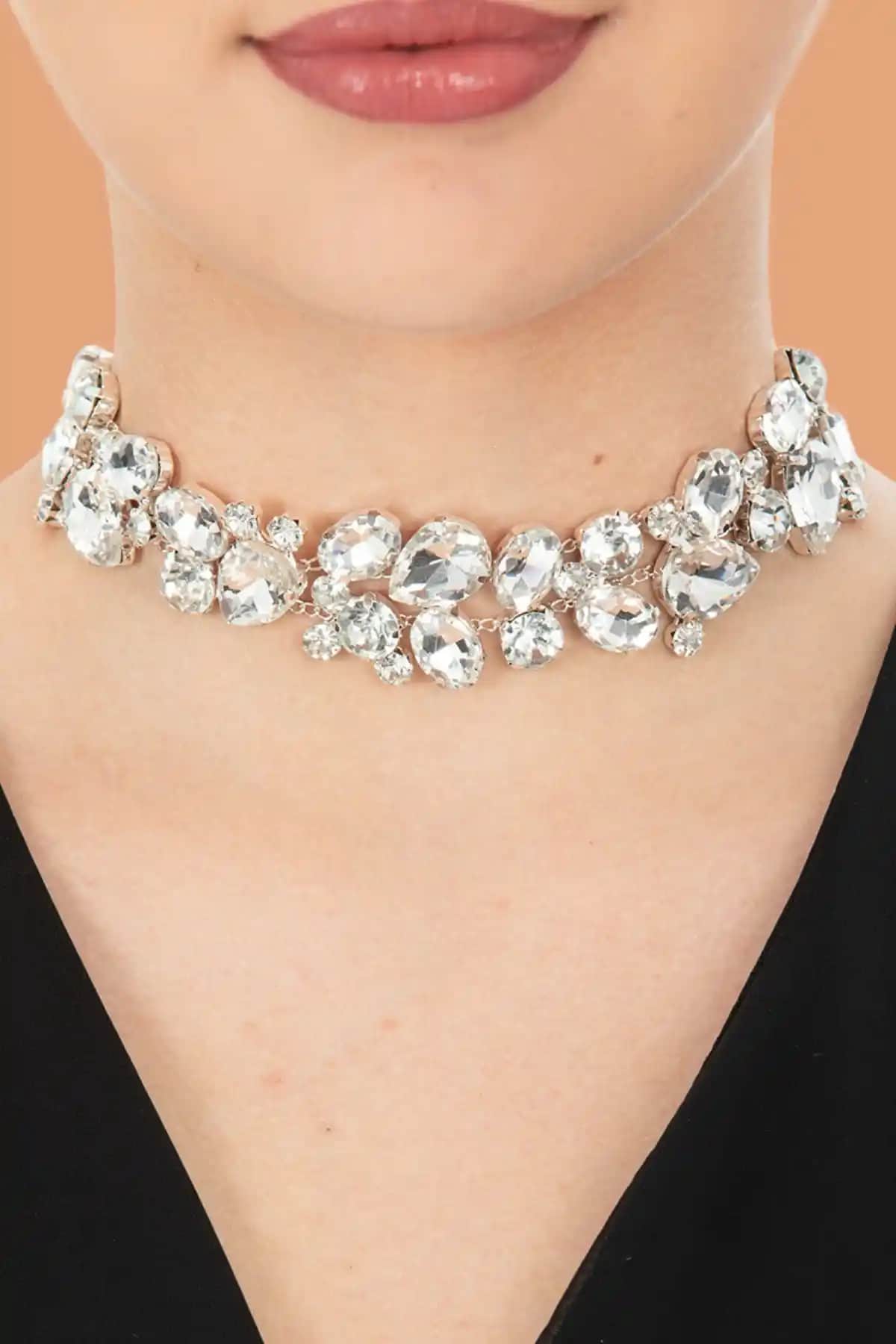 Güncel Karşılaştırma: Gunbaz Kadın Damla Taşlı Abiye ve 5 Sıra Gümüş Renk Choker Kolye