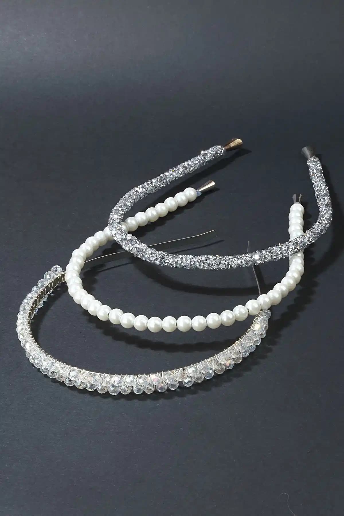 İki Popüler Taç Seti Karşılaştırması: CSR Aksesuar ve Modernist Tasarımlar