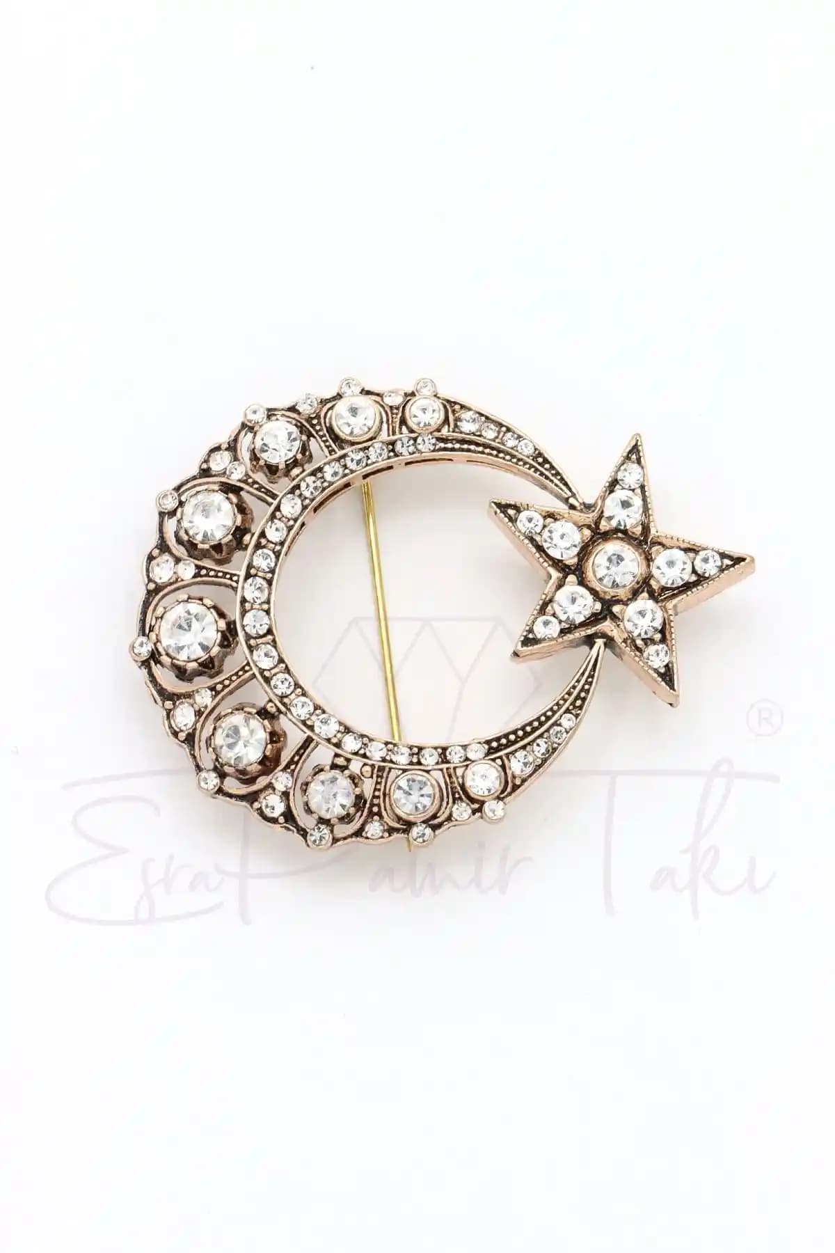 İki Zarif Ay Yılz Broşu Karşılaştırması: Tasarım, Malzeme ve Kullanım Özellikleri