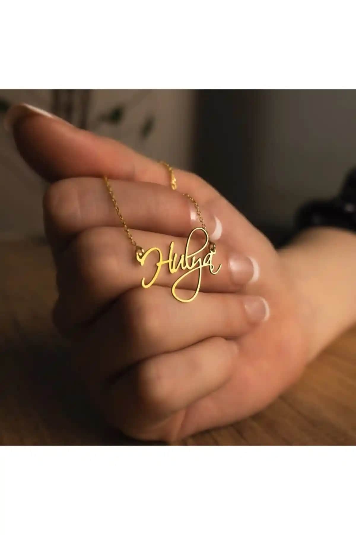 Indigo Takı El Yazısı ve Mineli Arı Kolye Karşılaştırması: Tasarım ve Kullanım Özellikleri