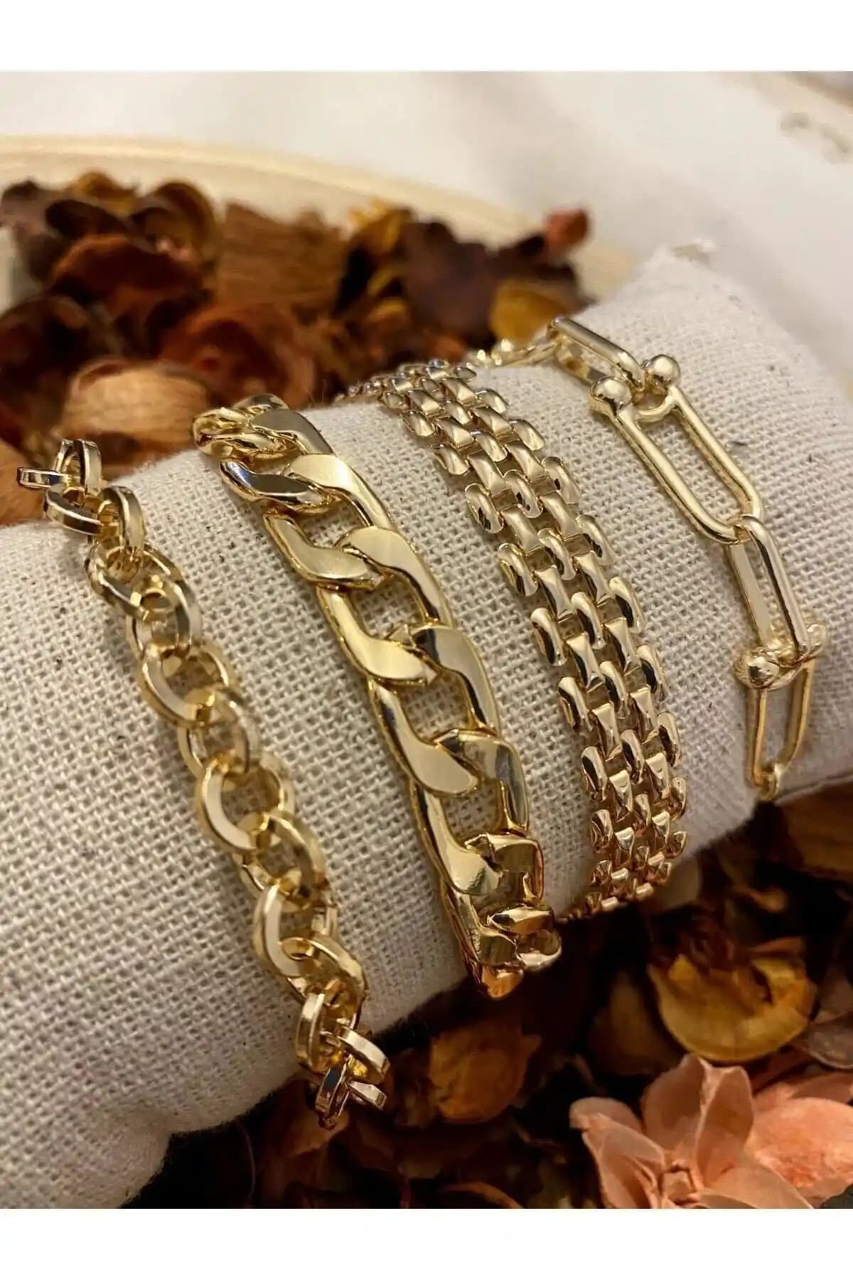 Kadın Bileklikleri Karşılaştırması: Şıklık ve Dayanıklılık Analizi