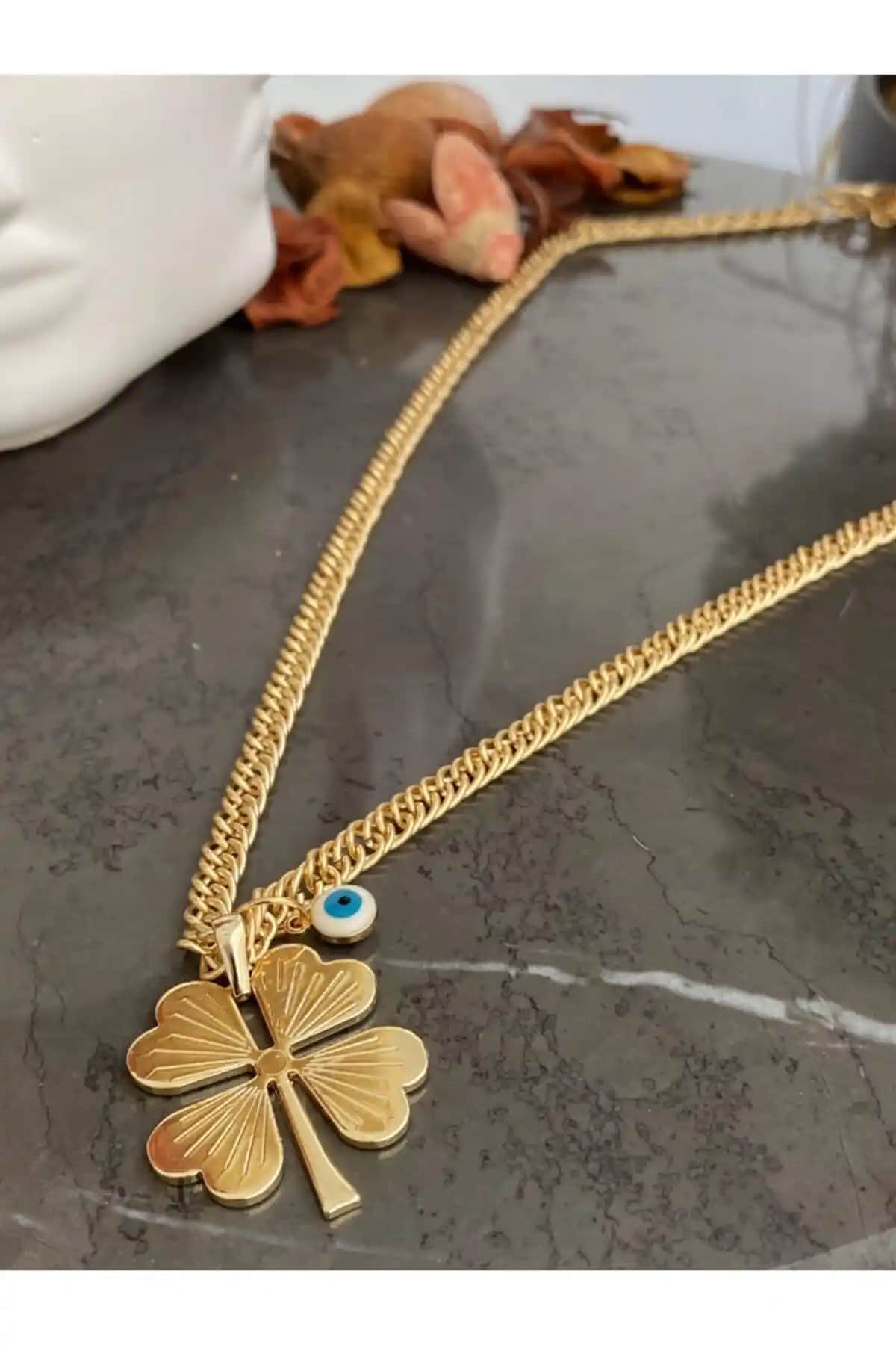 Kadın Kolye Karşılaştırması: Jack Ferrero ve Jenny Daphne Modelleri Analizi