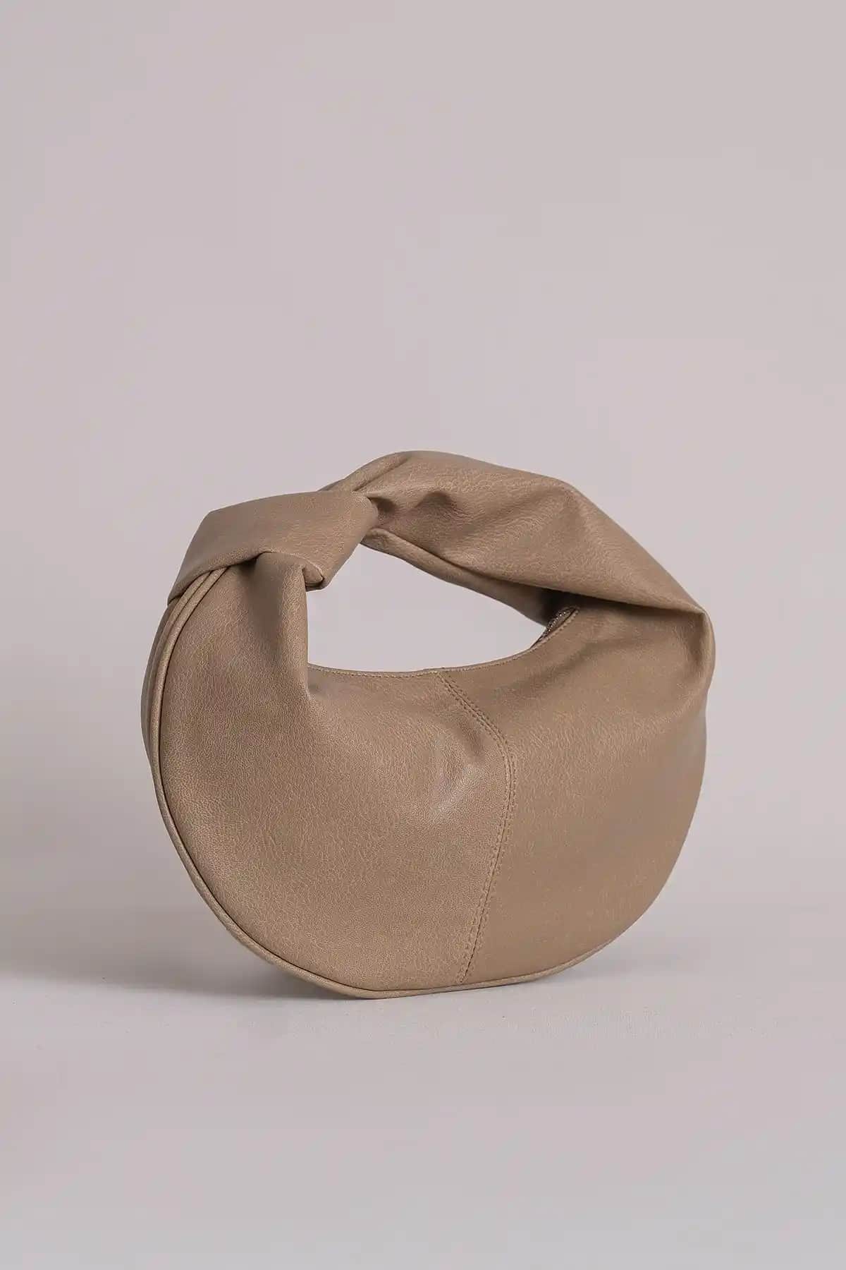 Kadın Mini El Çantaları Karşılaştırması: Şık ve Pratik Modellerin Özellikleri