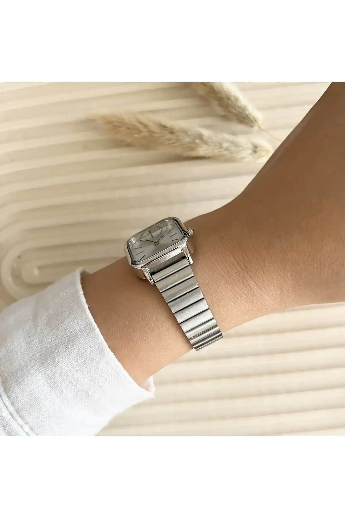 Kadın Minimal Saat Karşılaştırması: Clup Polo ve OQQO Silver Modelleri