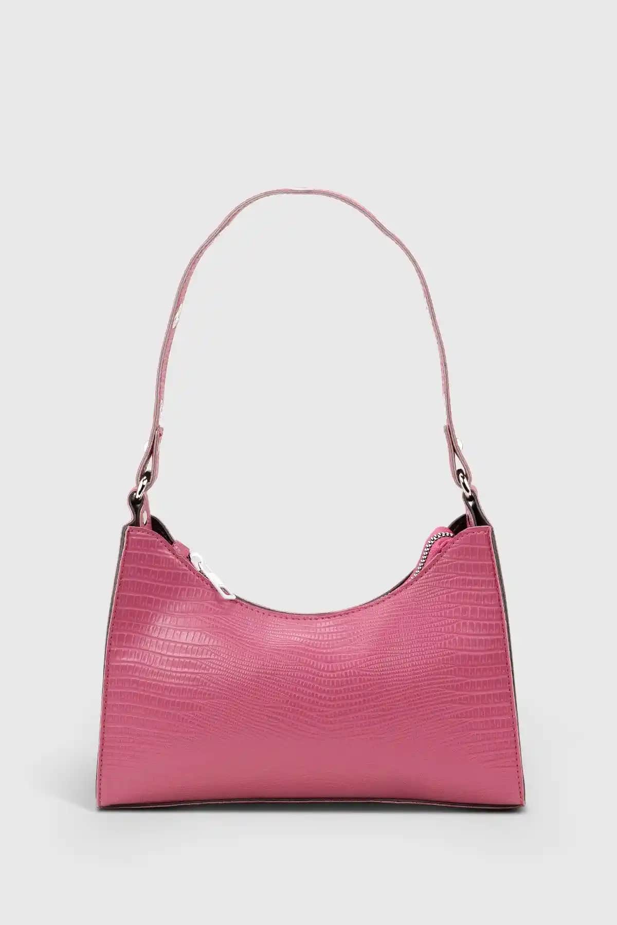 Kadın Pembe Çantalar Karşılaştırması: Housebags ve Lucky Bees Modellerinin Özellikleri