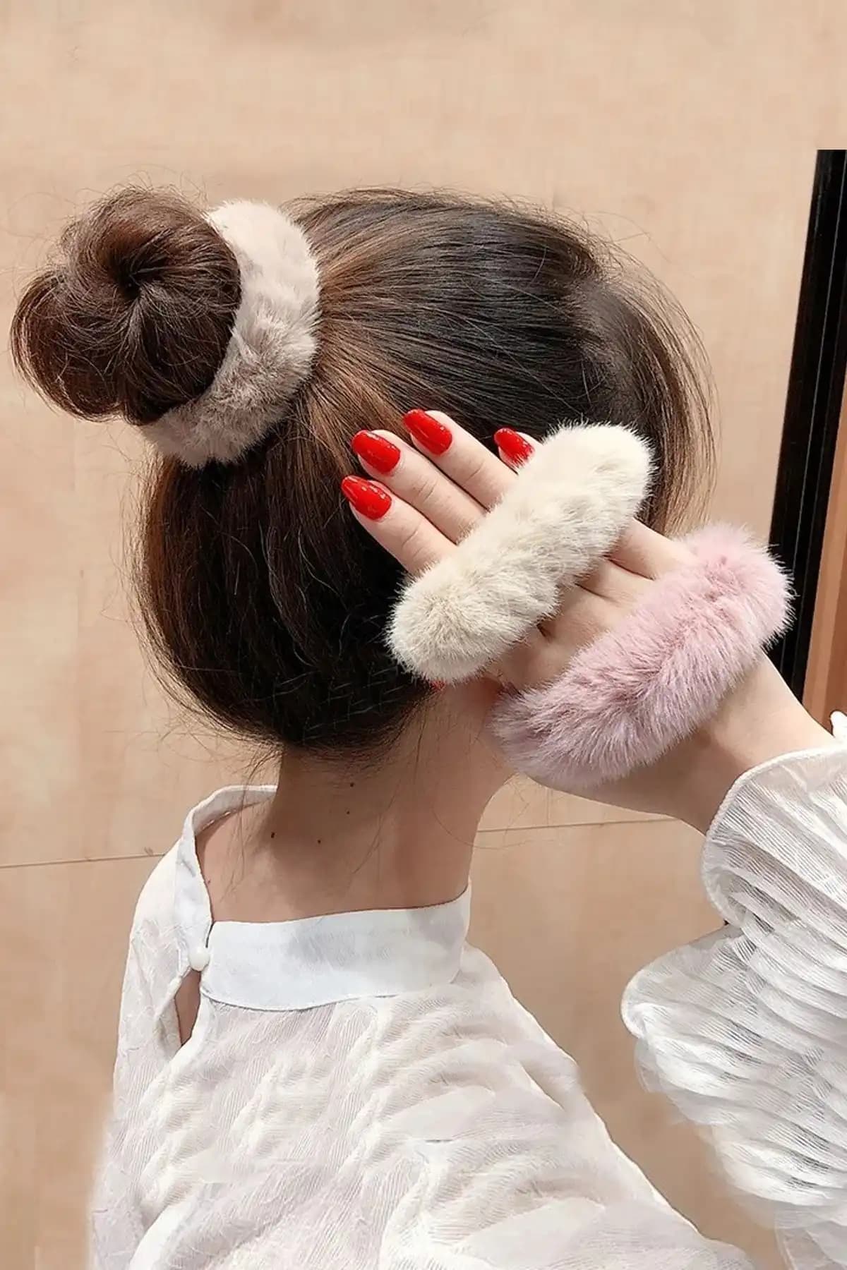Kadın Saç Tokası Karşılaştırması: Peluş ve Siyah Modellerin Özellikleri ve Kullanıcı Yorumları 1