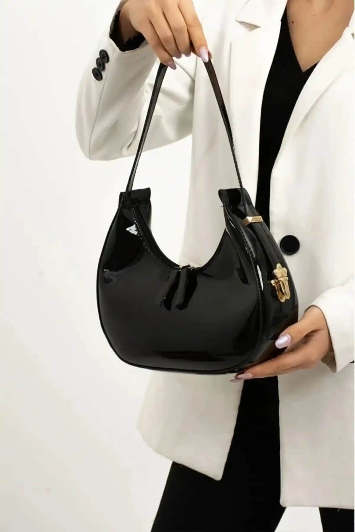 Kadın Siyah Çantalar Karşılaştırması: Mybag Rugan Deri ve Night Paula Modelleri