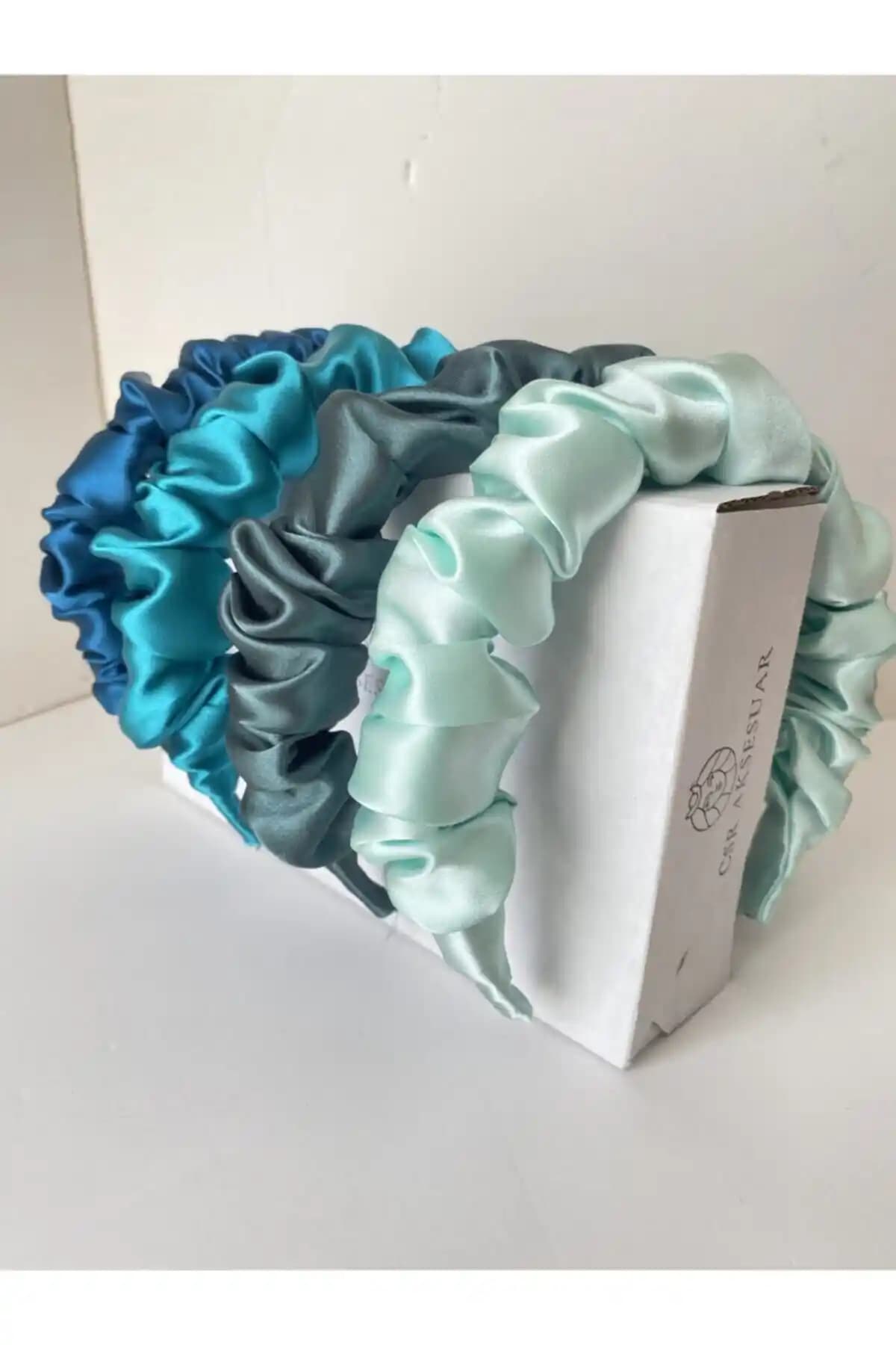 Kadın Taç Setleri Karşılaştırması: Renkli Saten ve İncili Modern Tasarımlar