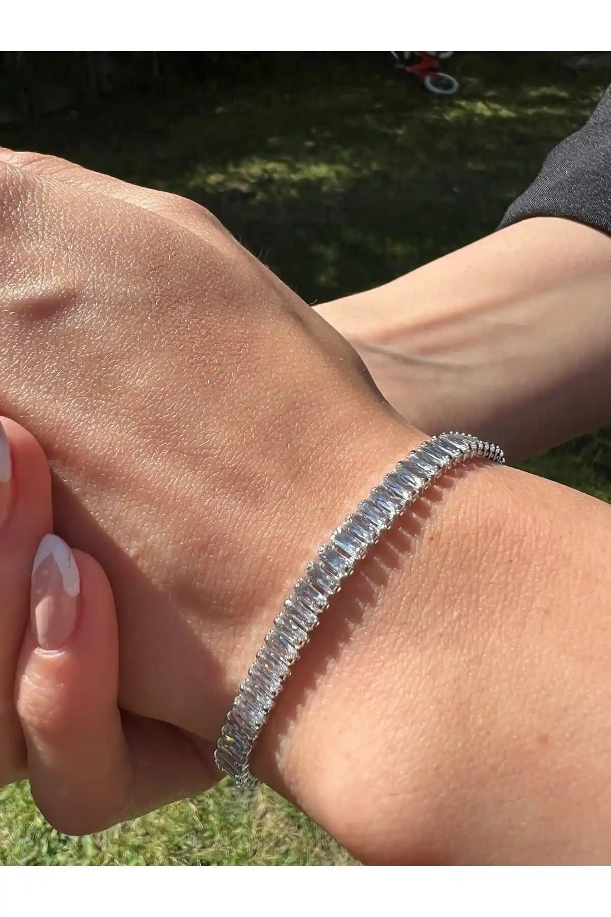 Kadın Zirkon Su Yolu Bileklikleri Karşılaştırması: Gümüş ve Altın Seçenekleri