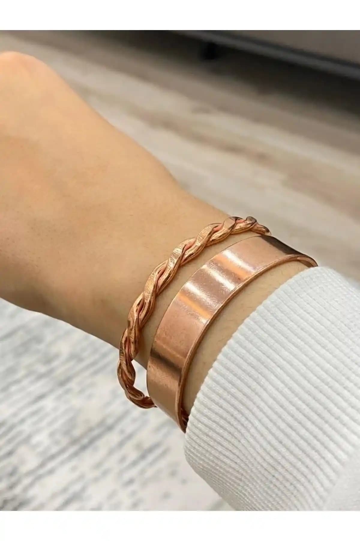 KAVELE ve Tagu Gü<müş> Bakır Bileklikleri Karşılaştırması ve Özellikleri