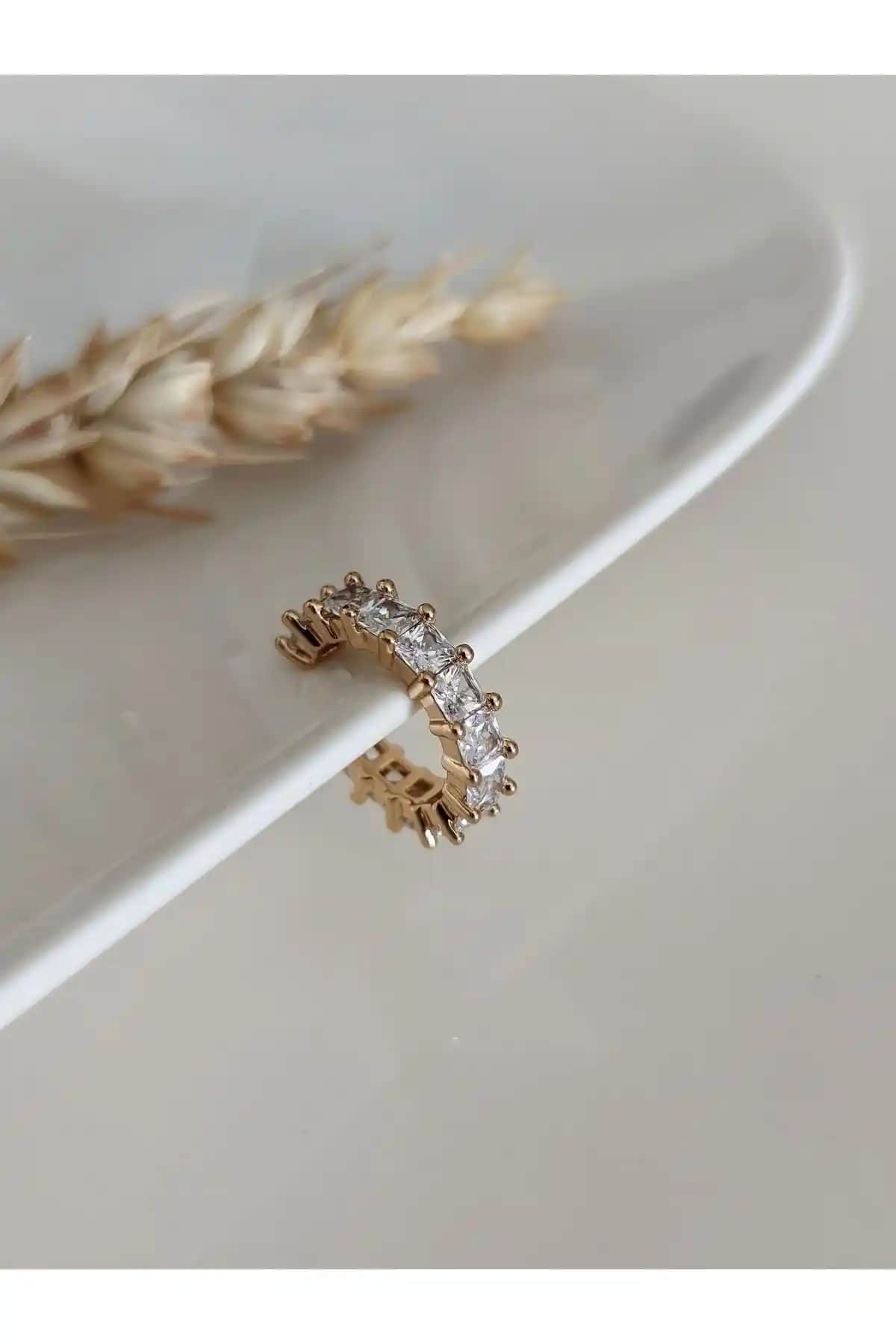 Kıkırdak Küpe ve Earcuff Modelleri: Stil ve Kullanım Karşılaştırması