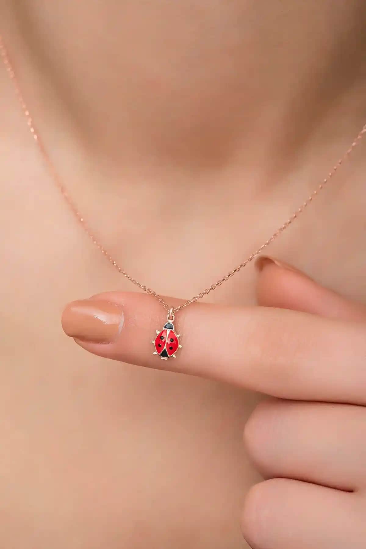 NEREZE 925 Ayar Gümüş Takı Karşılaştırması: Kolye ve Küpe Özellikleri ve Seçim Rehberi