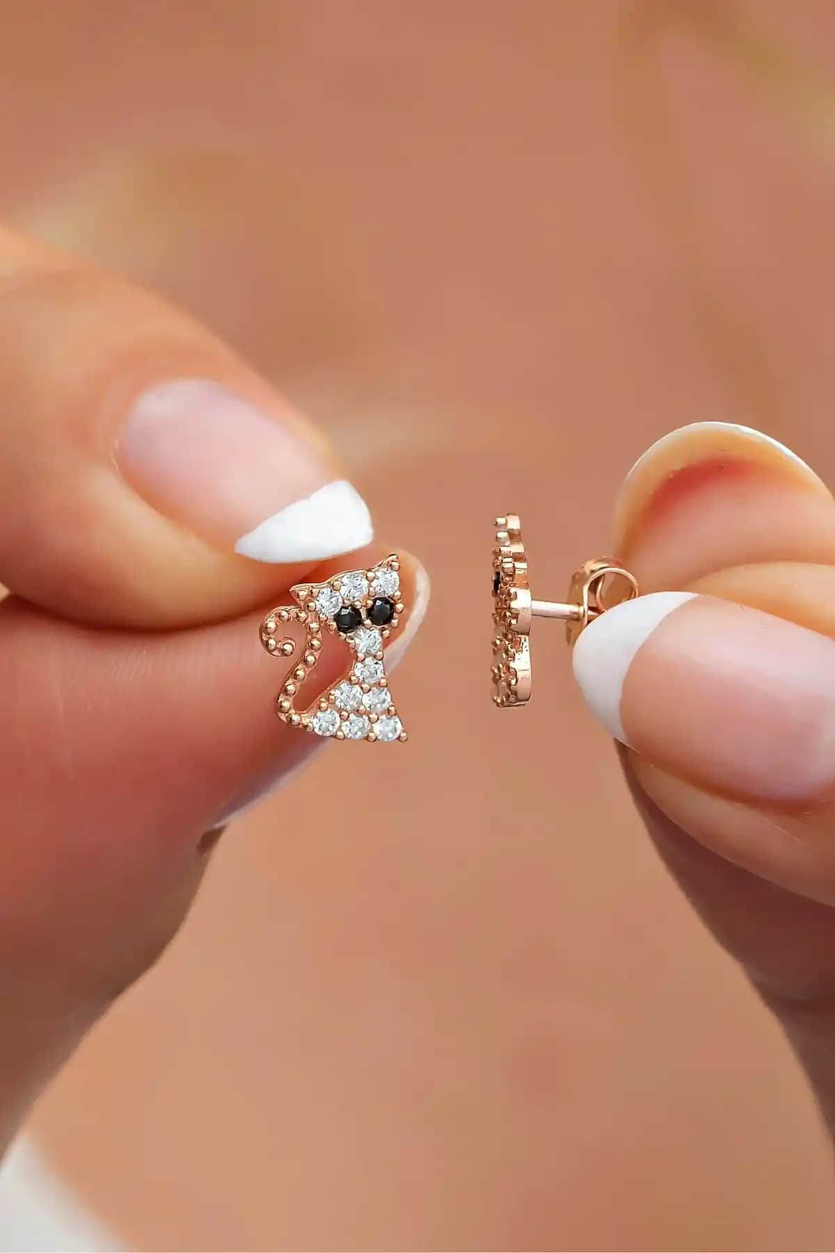 NEREZE 925 Ayar Gümüş ve Söğütlü Silver Yılan Modeli Küpe Karşılaştırması