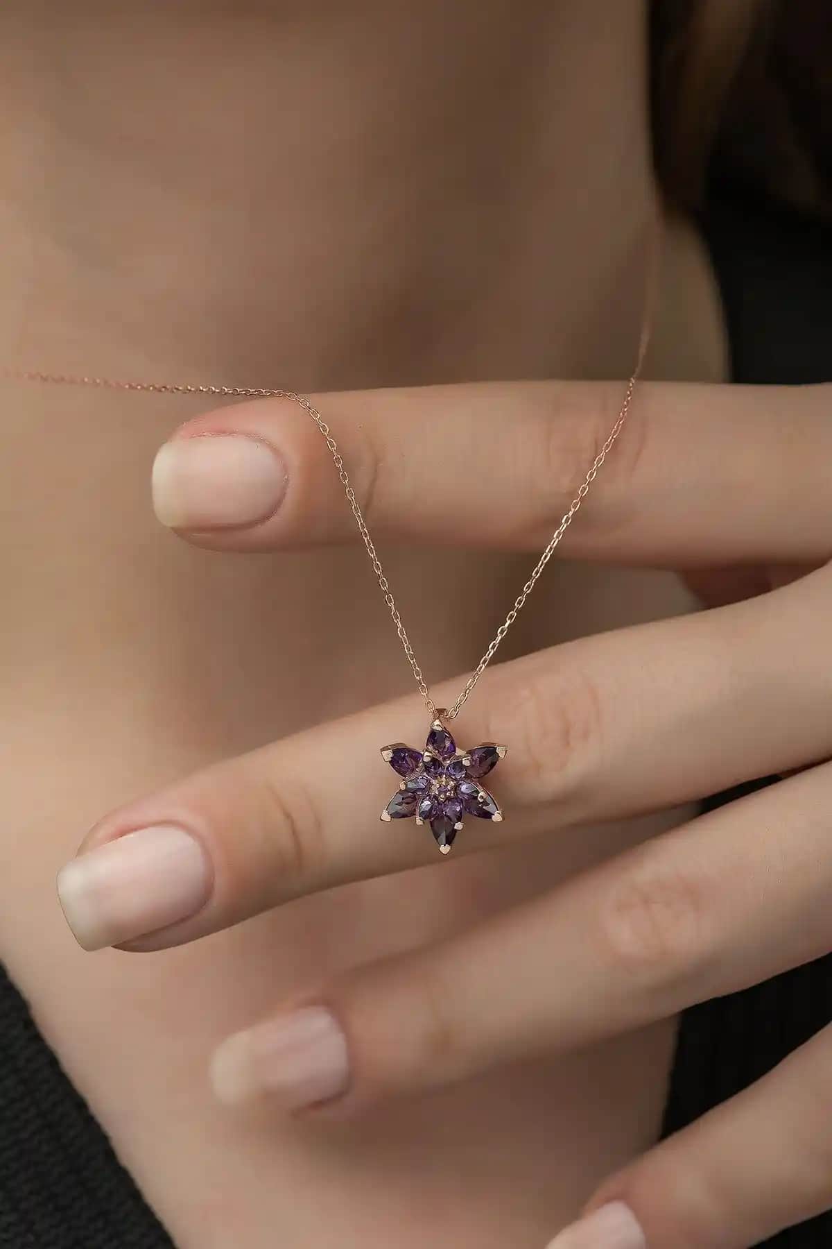 NEREZE ve Silvano Jewelry Lotus Çiçeği Kolye Karşılaştırması ve Özellikleri