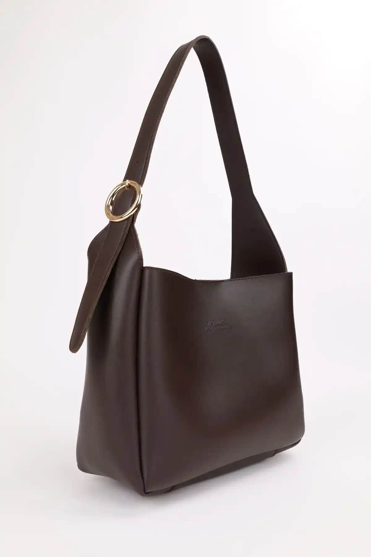 Nothing Kadın Çantaları Karşılaştırması: Şıklık ve Fonksiyonellik Bir Arada