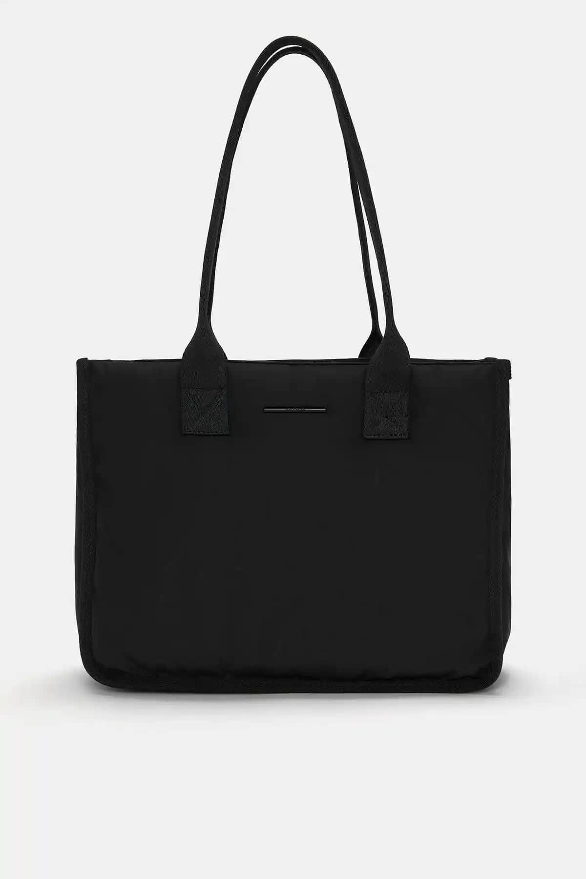 Pull & Bear Naylon ve Stradivarius Kumaş Tote Çantaların Karşılaştırması