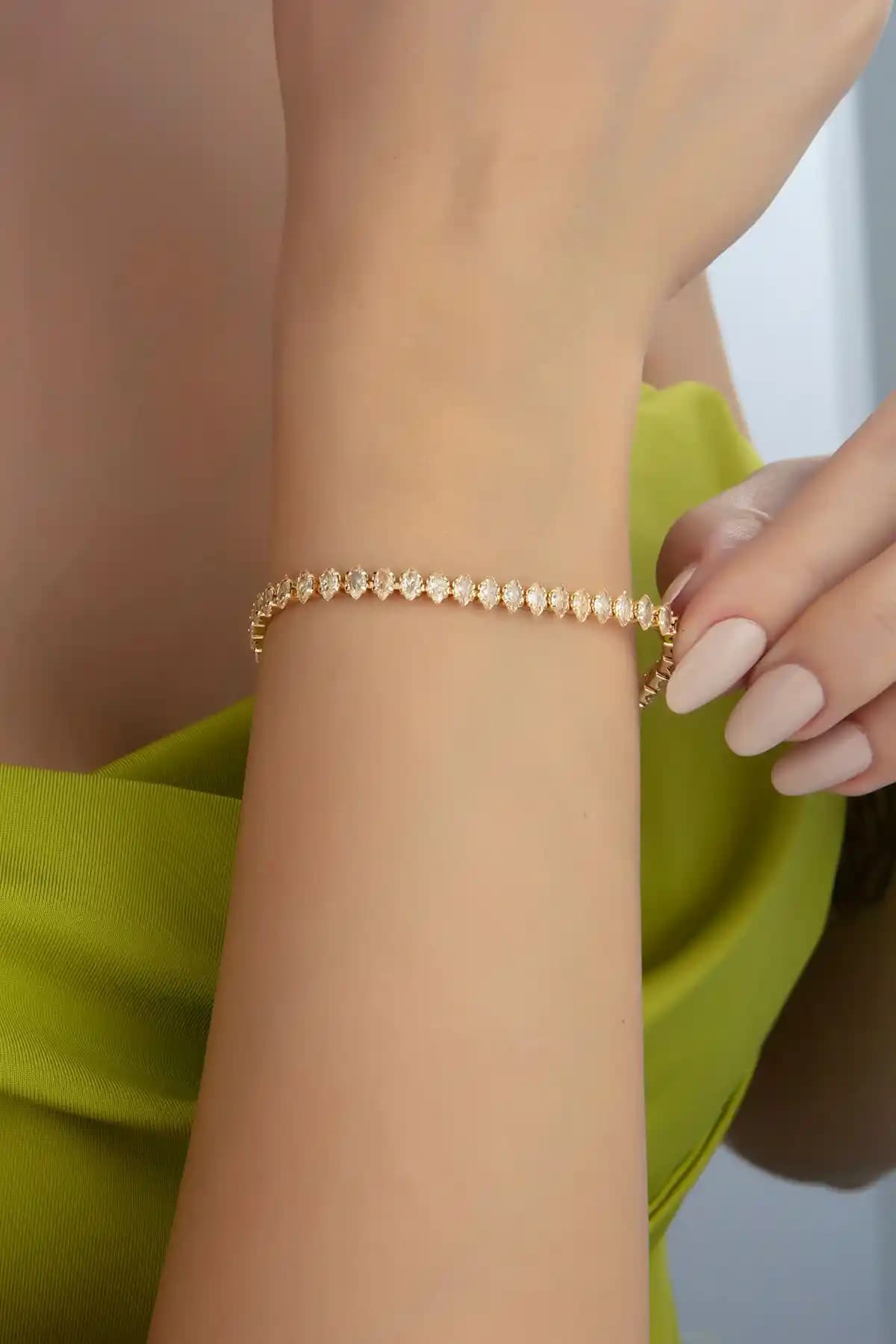 Ressia Zirkon Taşlı Mekik Model ve Söğütlü Silver Bileklik Karşılaştırması