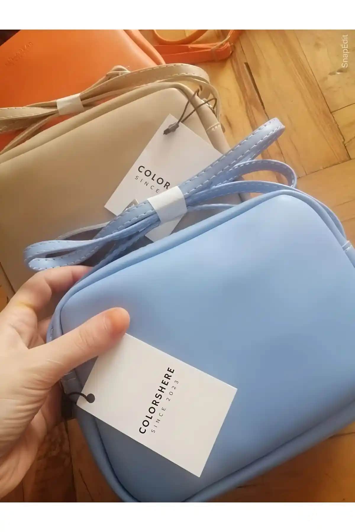 Sever Store Askılı Omuz Çantası ve Shaka Mavi Shk19 Çıtçıtlı Çanta Karşılaştırması