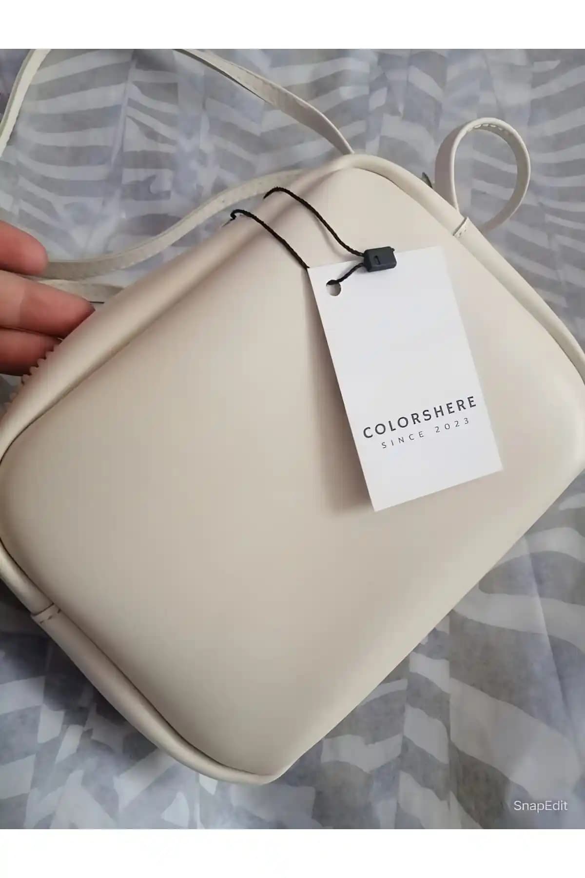 Sever Store'un Askılı Çantası ve Omuz Çantası: Modern Tasarım ve Kullanışlılık