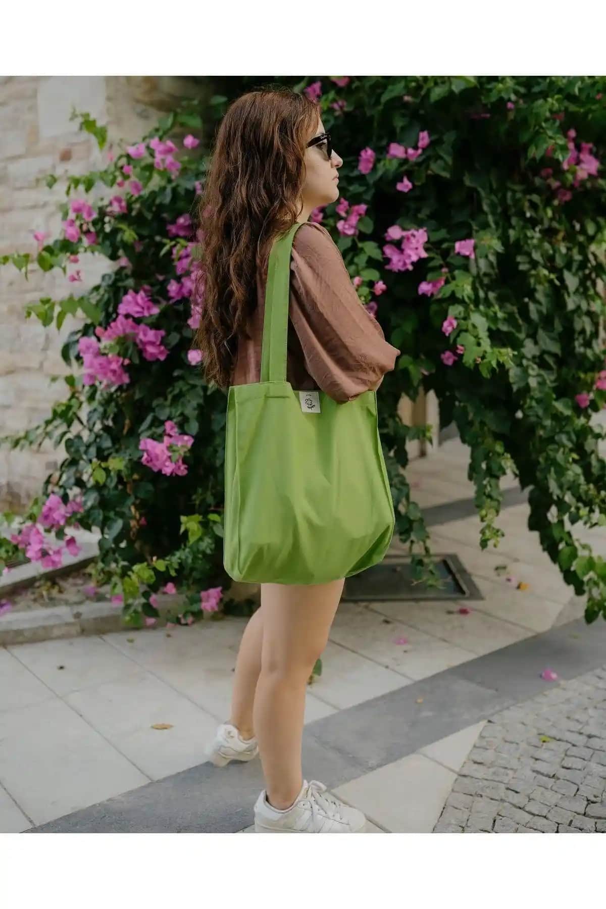 Yazlık Bez Çantalar Karşılaştırması: Yeşil Körüklü ve Van Gogh Tasarımları