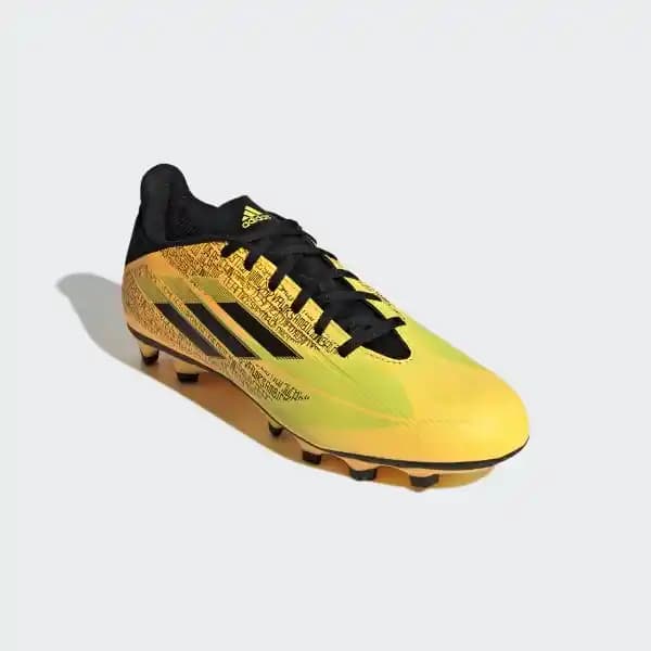 Adidas Altın Kramponlar: Performans ve Şıklığın Mükemmel Buluşması