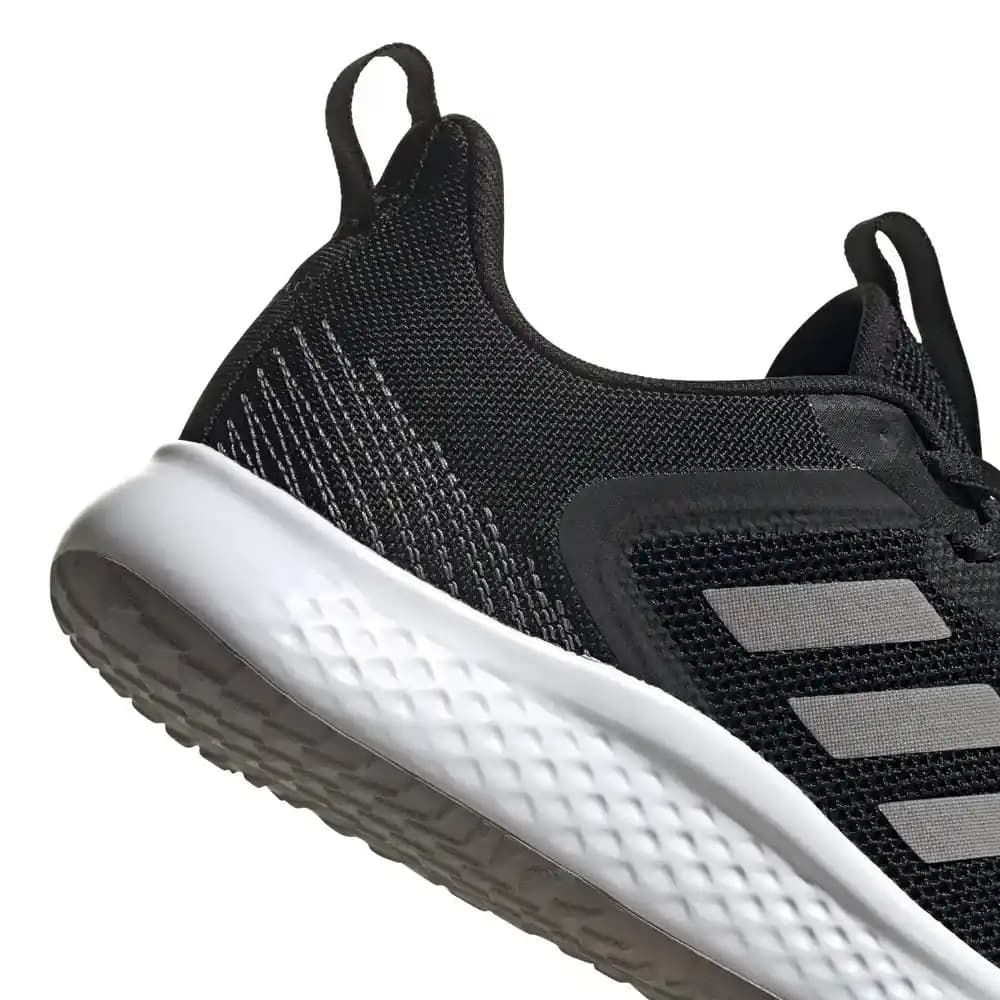 adidas Fluidstreet: Modern Tasarımı ve Teknolojisiyle Günümüz Ayakkabı Modasında Öne Çıkan Model