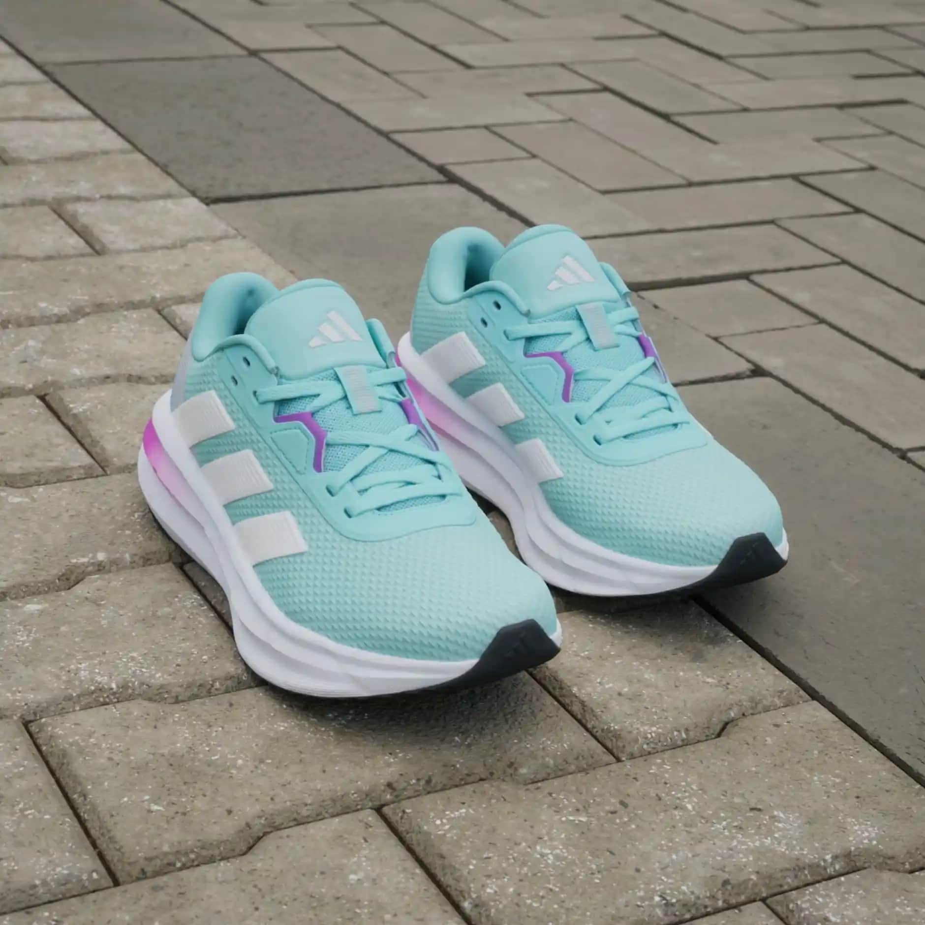 adidas Galaxy Serisi: Modern Tasarımlar ve Yüksek Konforlu Spor Ayakkabıları