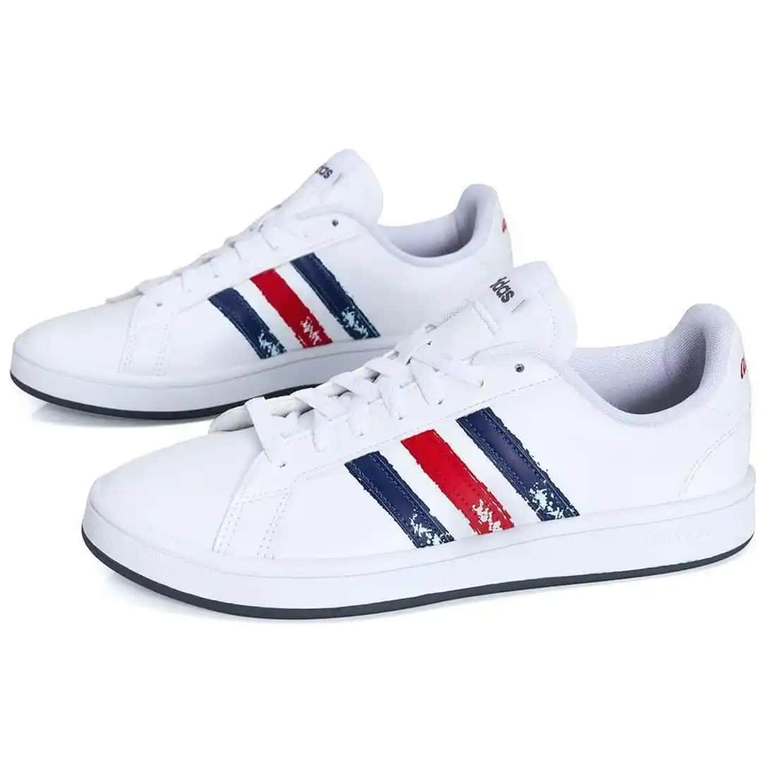 Adidas Grand Court Beyond Modern Spor Ayakkabılarıyla Şıklık ve Konforu Bir Arada Sunar