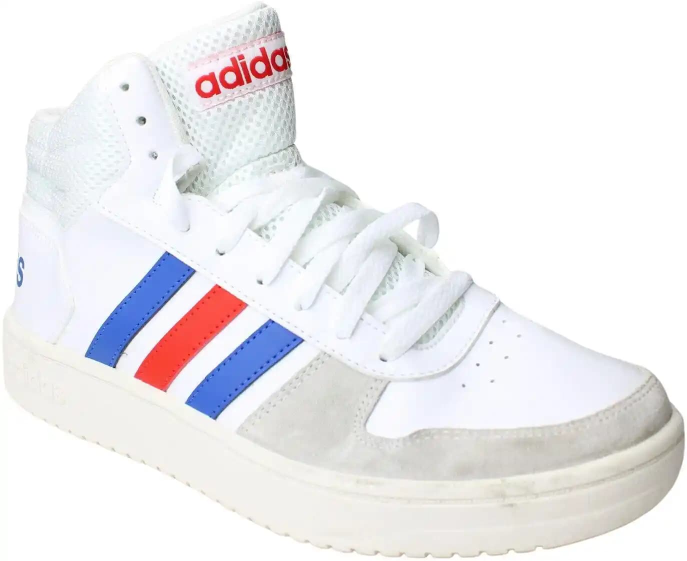 adidas Hoops 2.0: Günlük ve Spor Şıklığını Bir Araya Getiren Modern Basketbol Ayakkabısı