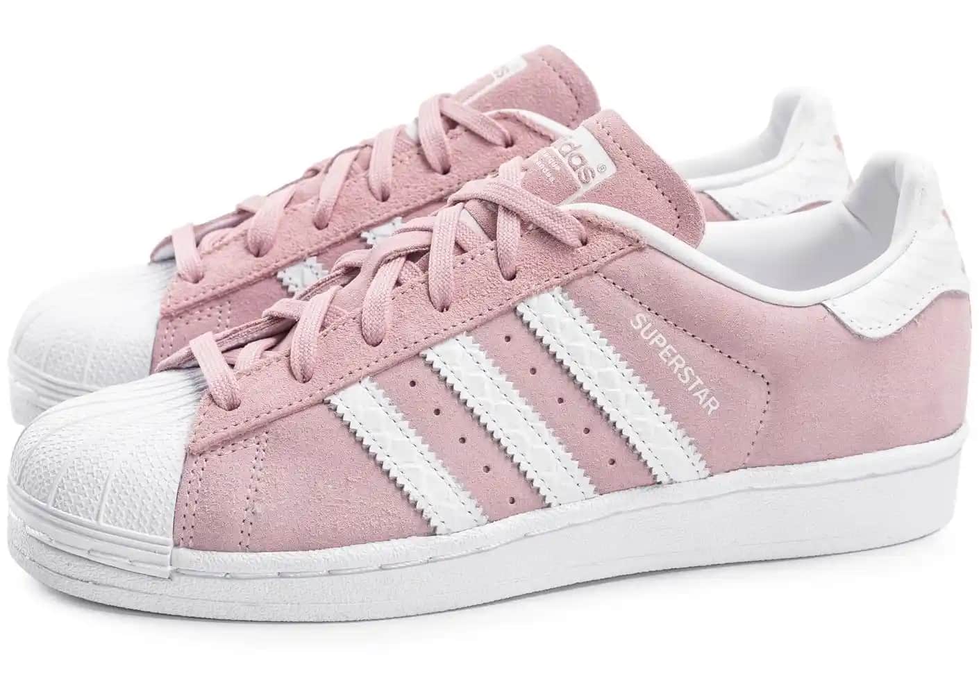 Adidas'ın Rose Renkli Spor Ayakkabıları ve Moda Trendlerinde Yükselişi