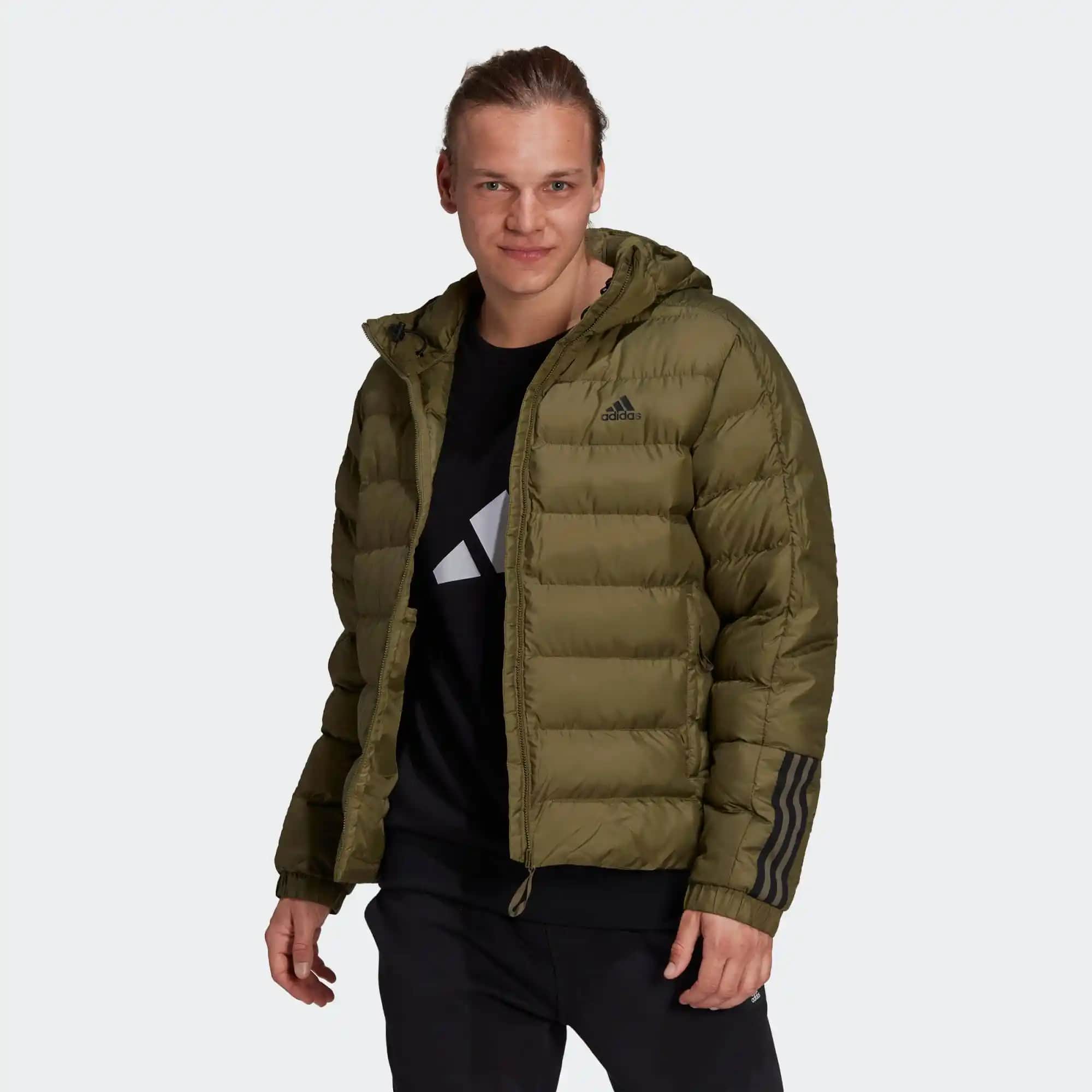 adidas Itavic Spor ve Günlük Yaşamda Şıklık ve Konfor Sunan Modern Ayakkabı Modeli