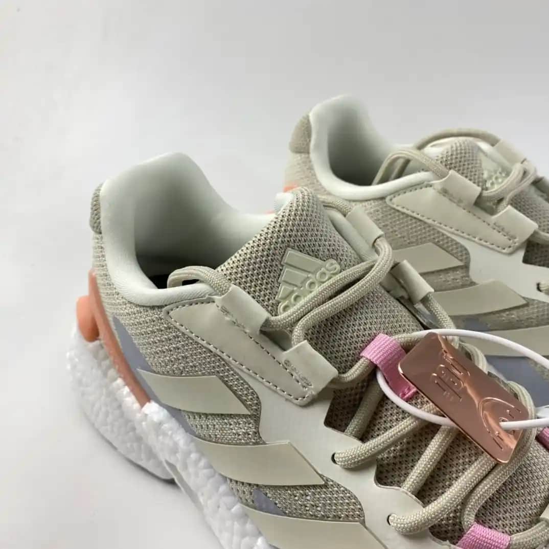 adidas Jetboost: Performans ve Tarzın Bir Arada Sunulduğu Modern Spor Ayakkabısı