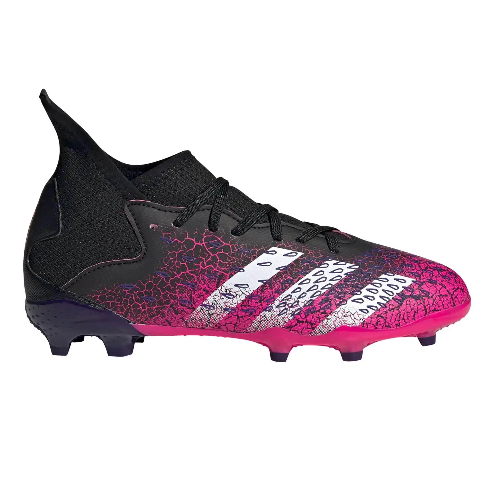 Adidas Krampon Outletleri: Uygun Fiyatlı ve Yüksek Performanslı Futbol Ayakkabıları