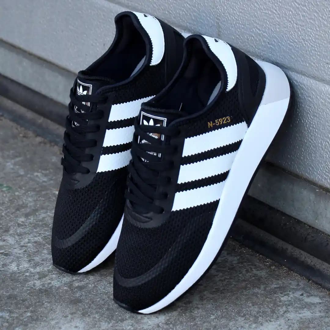 adidas N-5923: Retro ve Modern Tasarımın Buluştuğu Zamansız Spor Ayakkabı