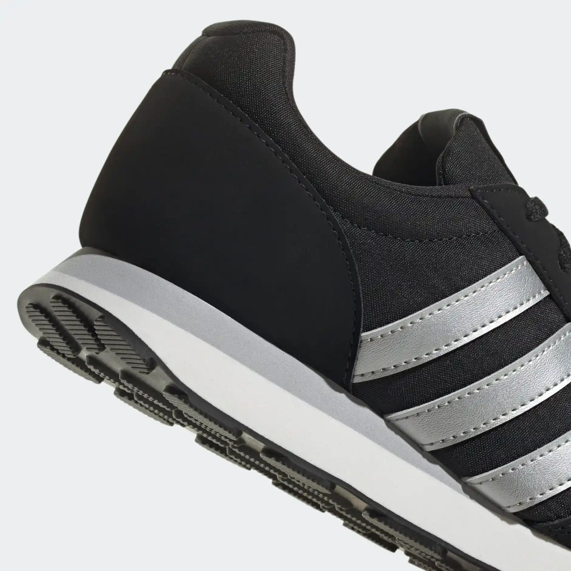 adidas Run 60s 3.0: Günlük Rahatlık ve Şıklık Sunan Modern Spor Ayakkabısı