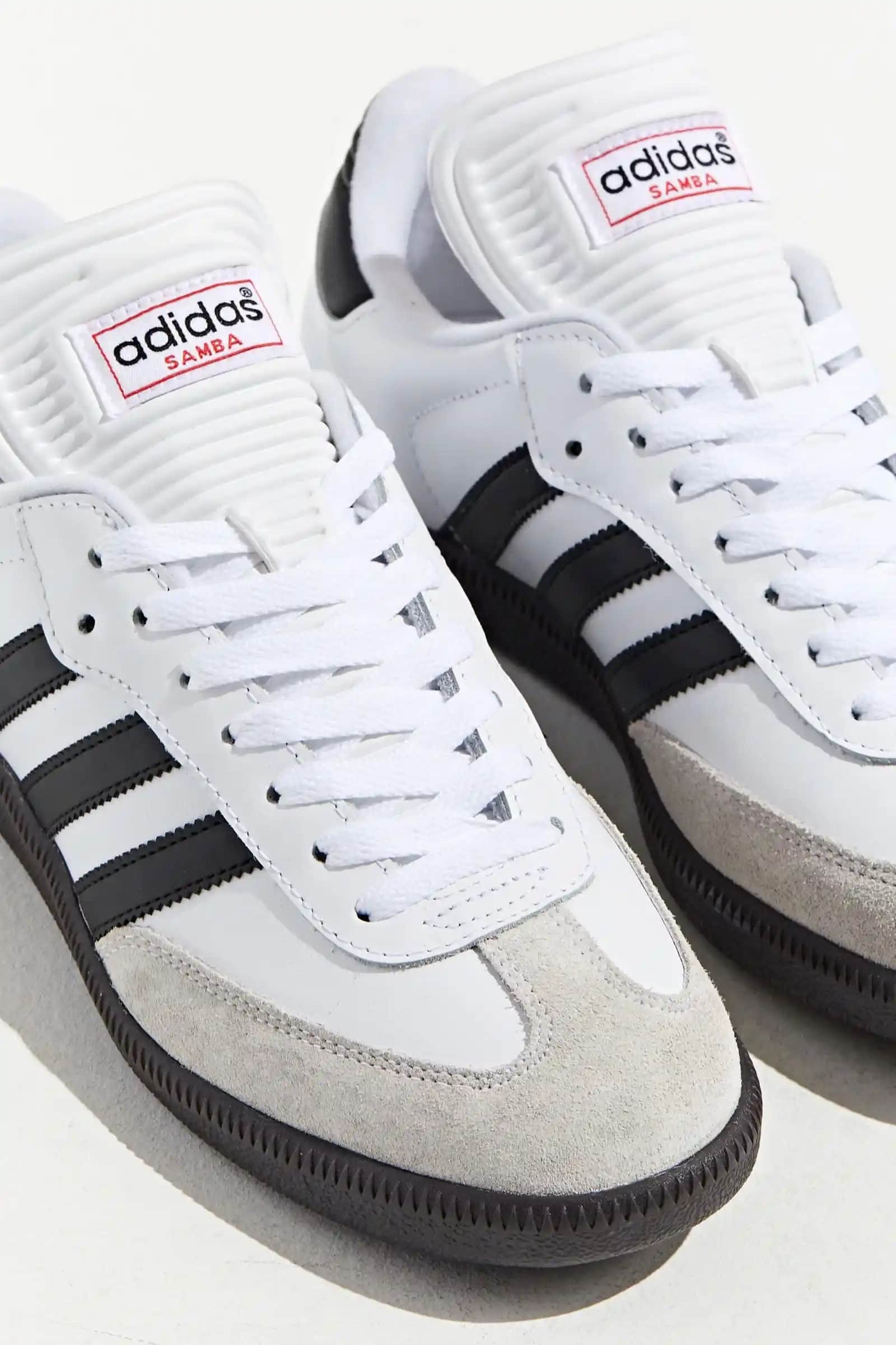 Adidas Samba: Tarihçesi, Tasarımı ve Günümüzdeki Popülerliği Hakkında Detaylı Bilgi