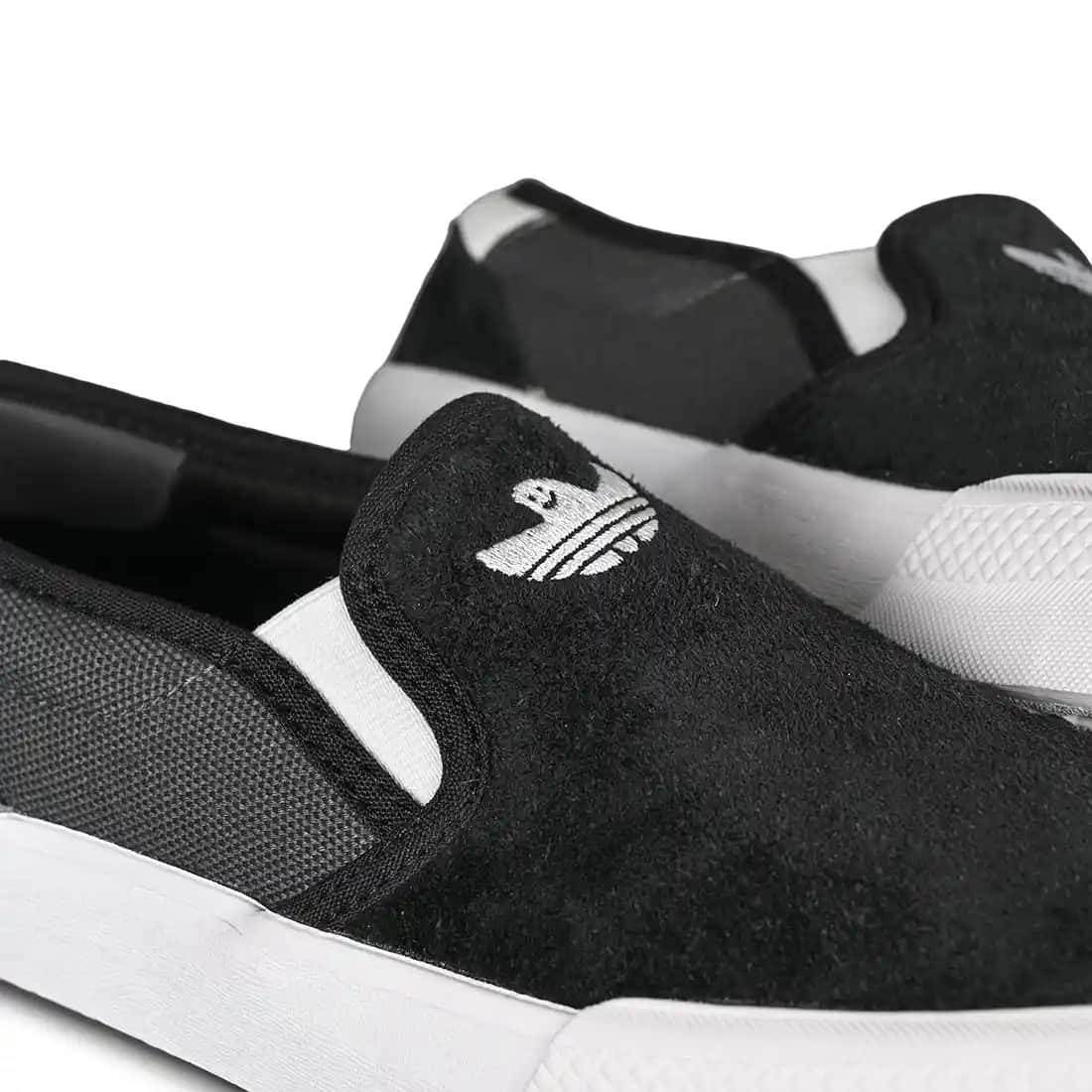 Adidas Slip-On Modelleriyle Hem Şıklık Hem Konfor Bir Arada Sunuluyor