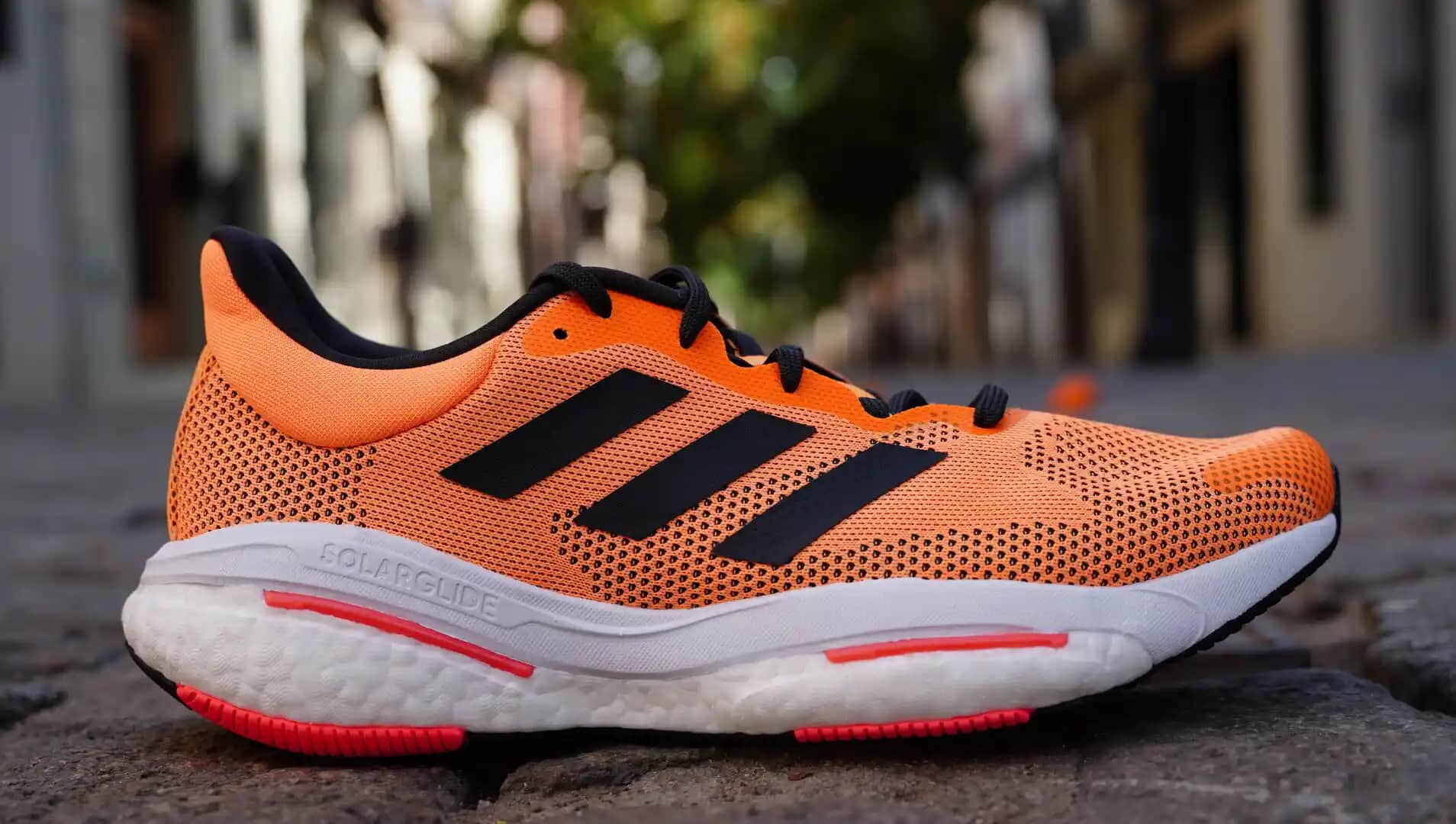 Adidas Solar Glide 5 Koşu ve Günlük Kullanım İçin Yüksek Performanslı Ayakkabı