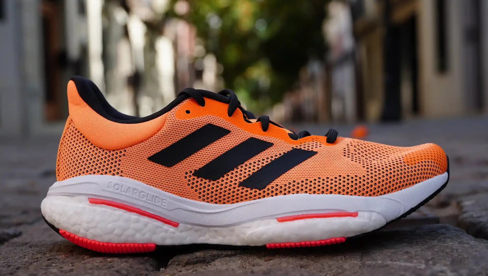 Adidas Solar Glide 5 Koşu ve Günlük Kullanım İçin Yüksek Performanslı Ayakkabı