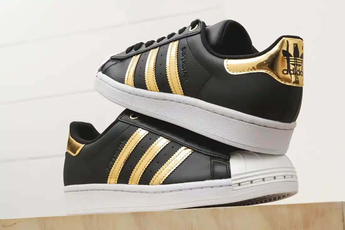 adidas Superstar Gold: Şıklık ve Konforun Buluştuğu Modern Spor Ayakkabı