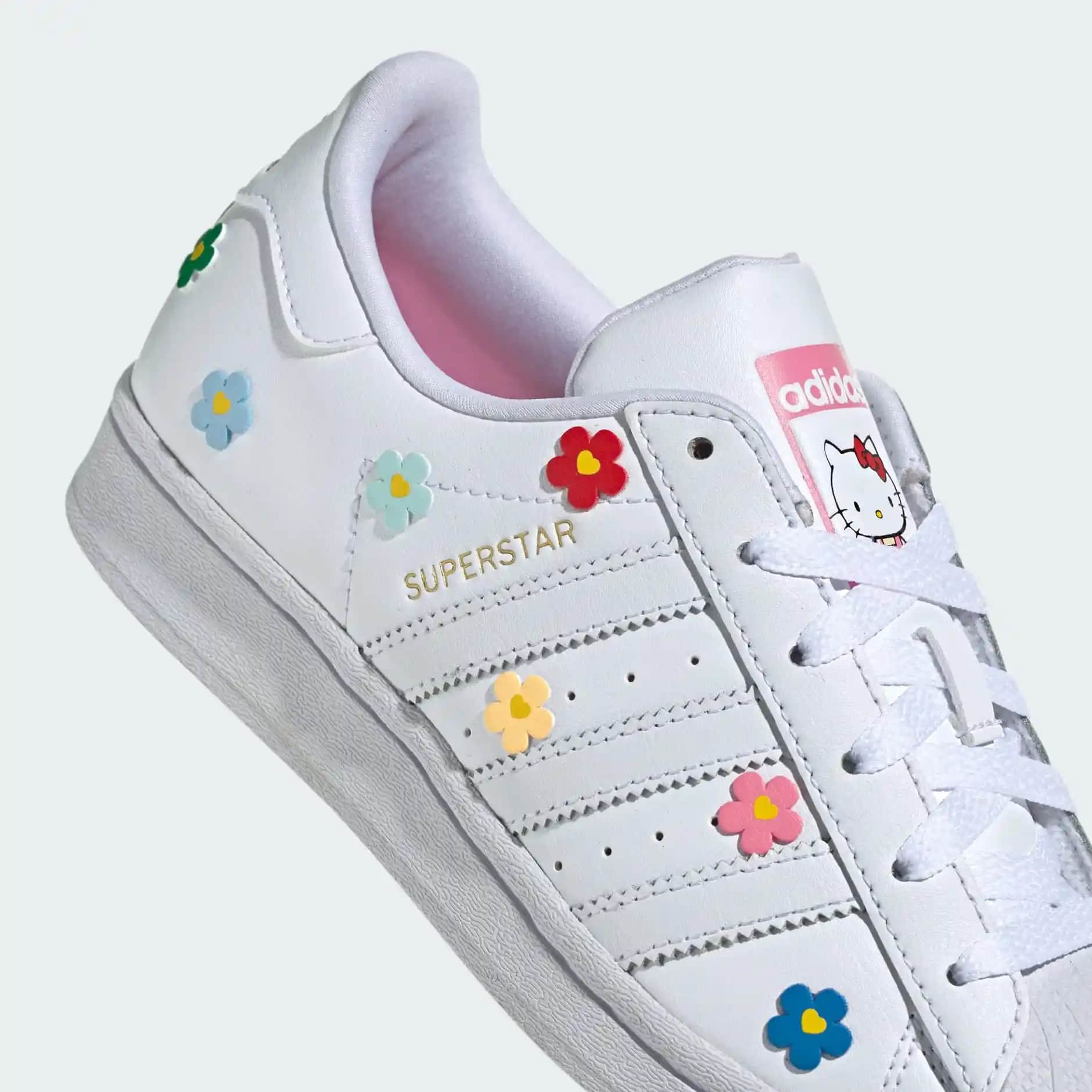 adidas Superstar Hello Kitty Çocuk ve Gençler İçin Renkli ve Eğlenceli Spor Ayakkabı Seçenekleri