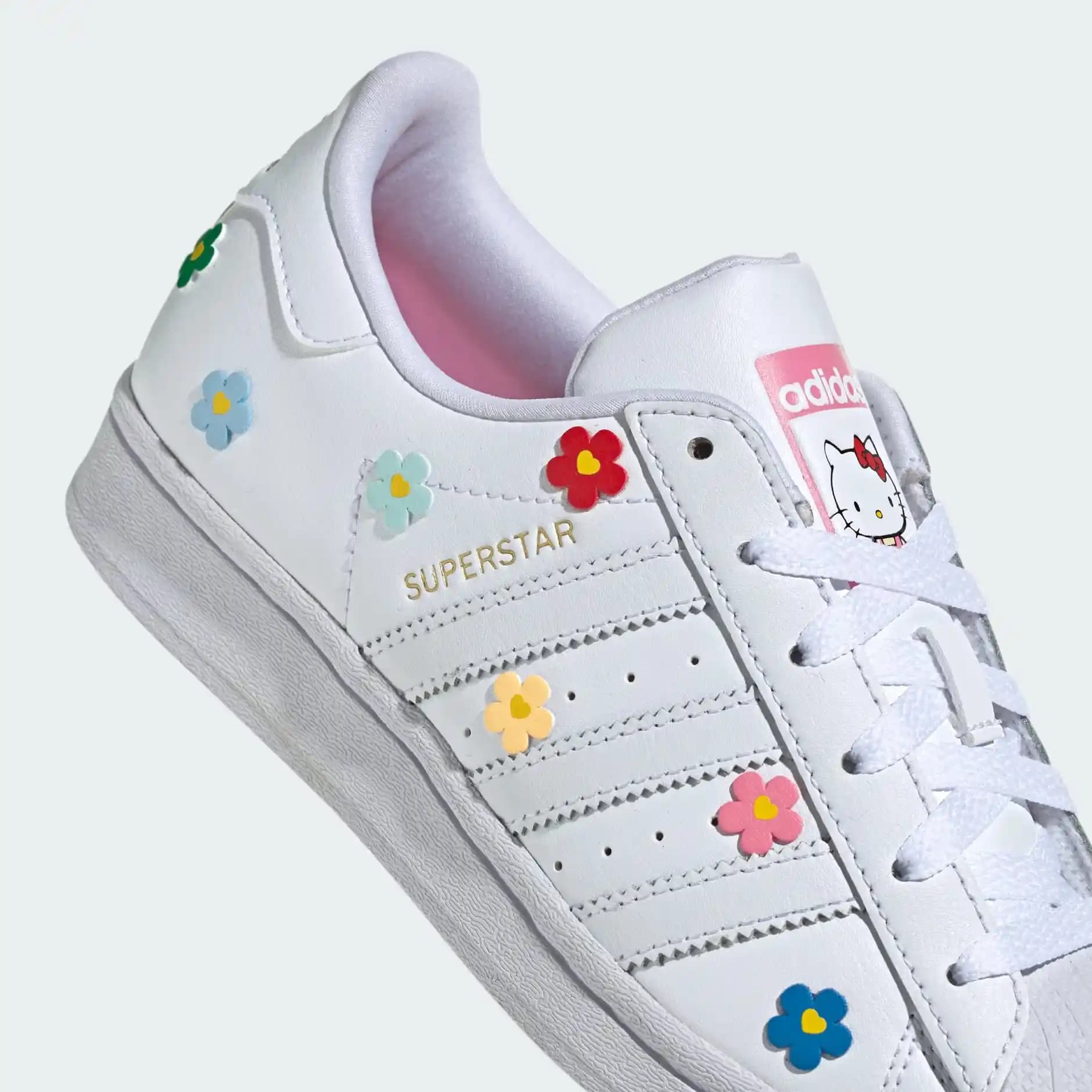 adidas Superstar Hello Kitty Çocuk ve Gençler İçin Renkli ve Eğlenceli Spor Ayakkabı Seçenekleri