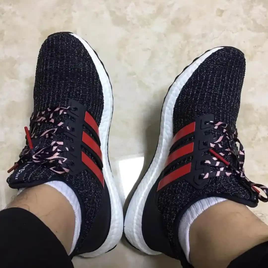adidas Ultra Boost 4.0 Spor Ayakkabısı: Konfor ve Şıklığın Modern Buluşması