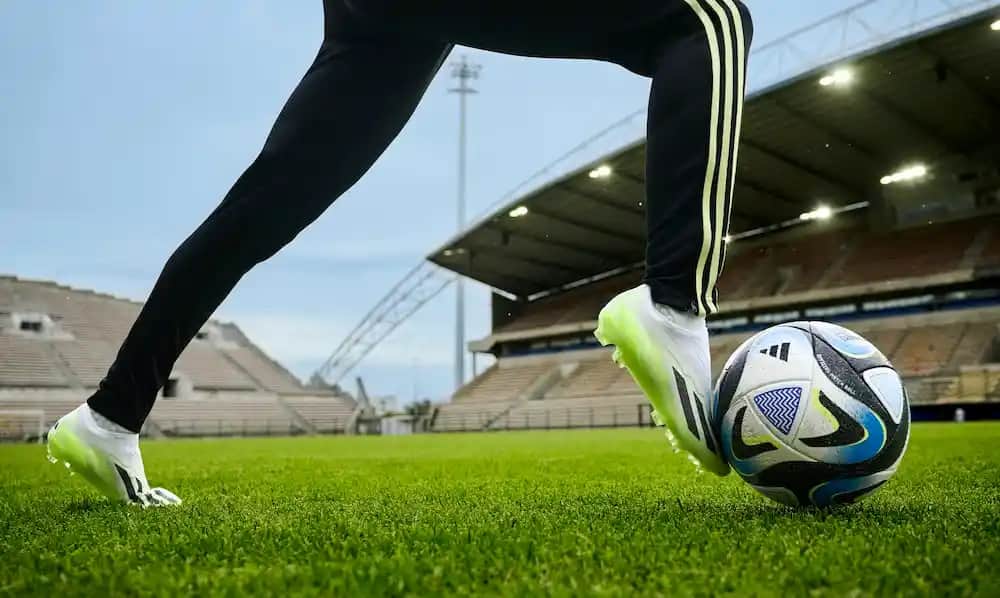 Adidas Yeni Krampon Koleksiyonu: Performansı ve Tarzı Bir Arada Sunan Futbol Ayakkabıları