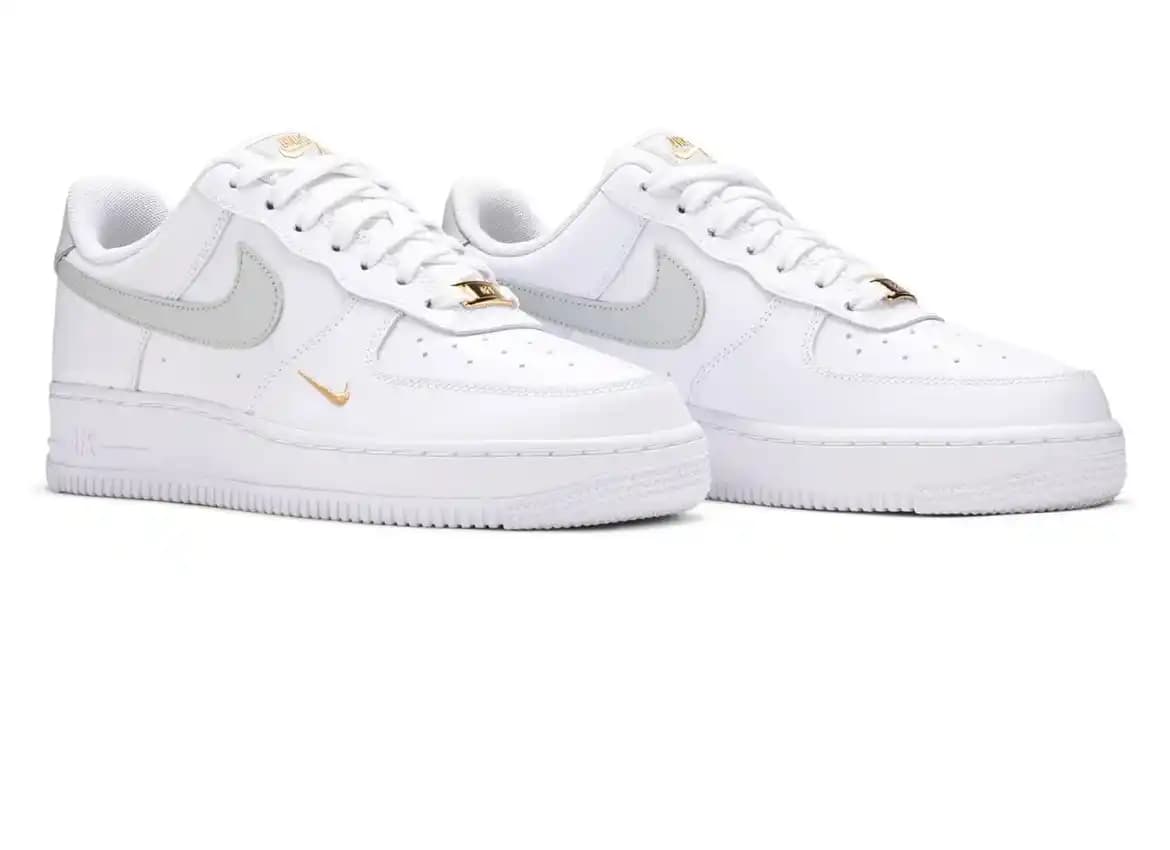 Air Force 1 Essential: Konfor ve Şıklığı Bir Arada Sunan Popüler Spor Ayakkabı