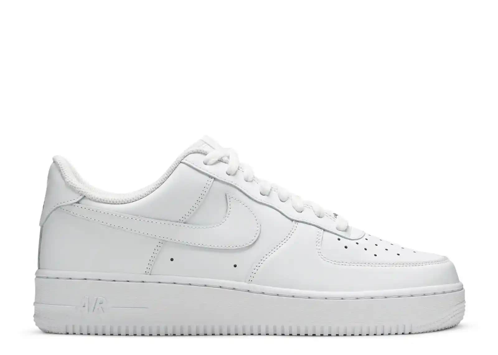 Air Force 1 Triple White: Zamansız ve Şık Spor Ayakkabı Modasının Öne Çıkan Parçası
