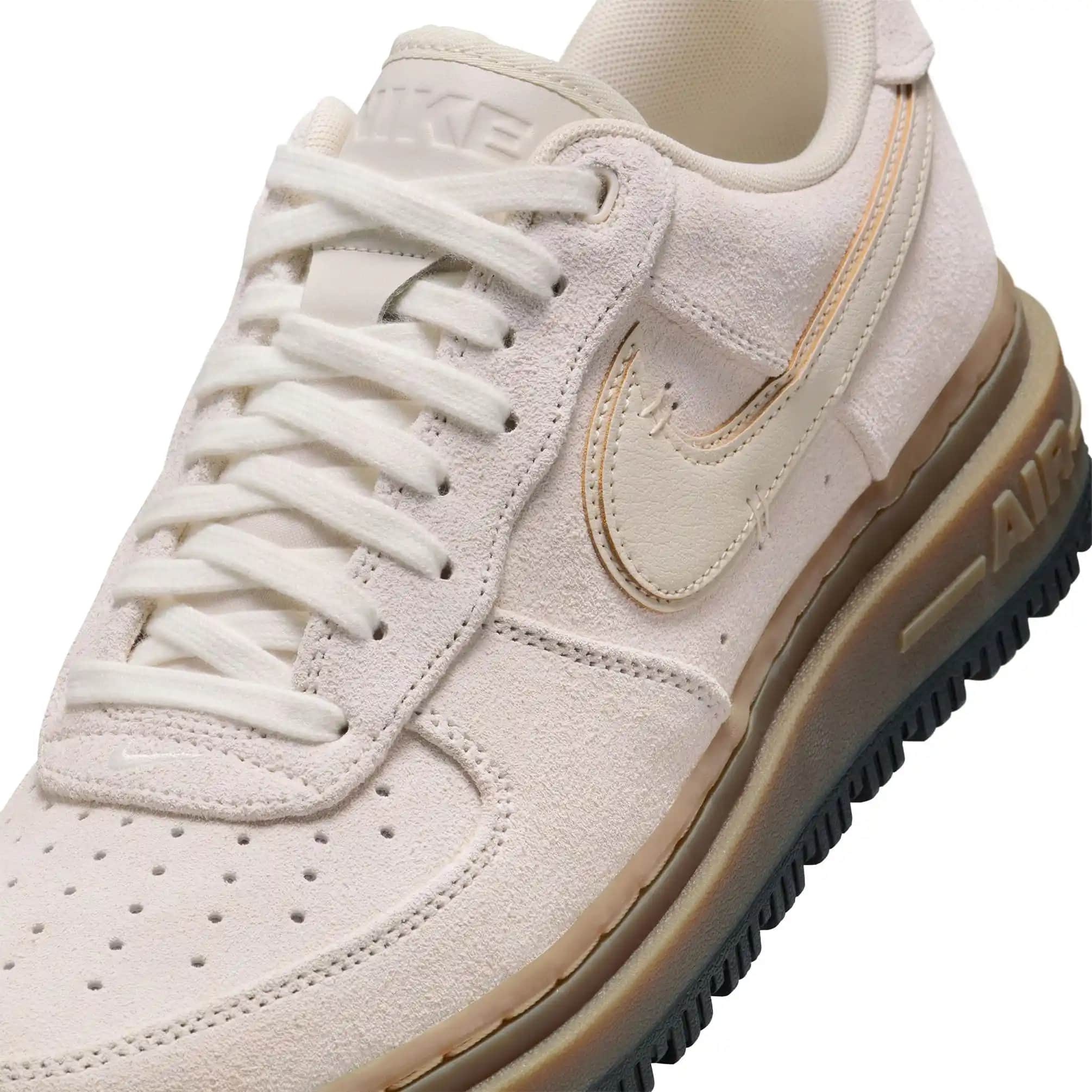 Air Force Bej Ayakkabılar: Askeri Kökenli Şık ve Rahat Günlük Moda Seçeneği