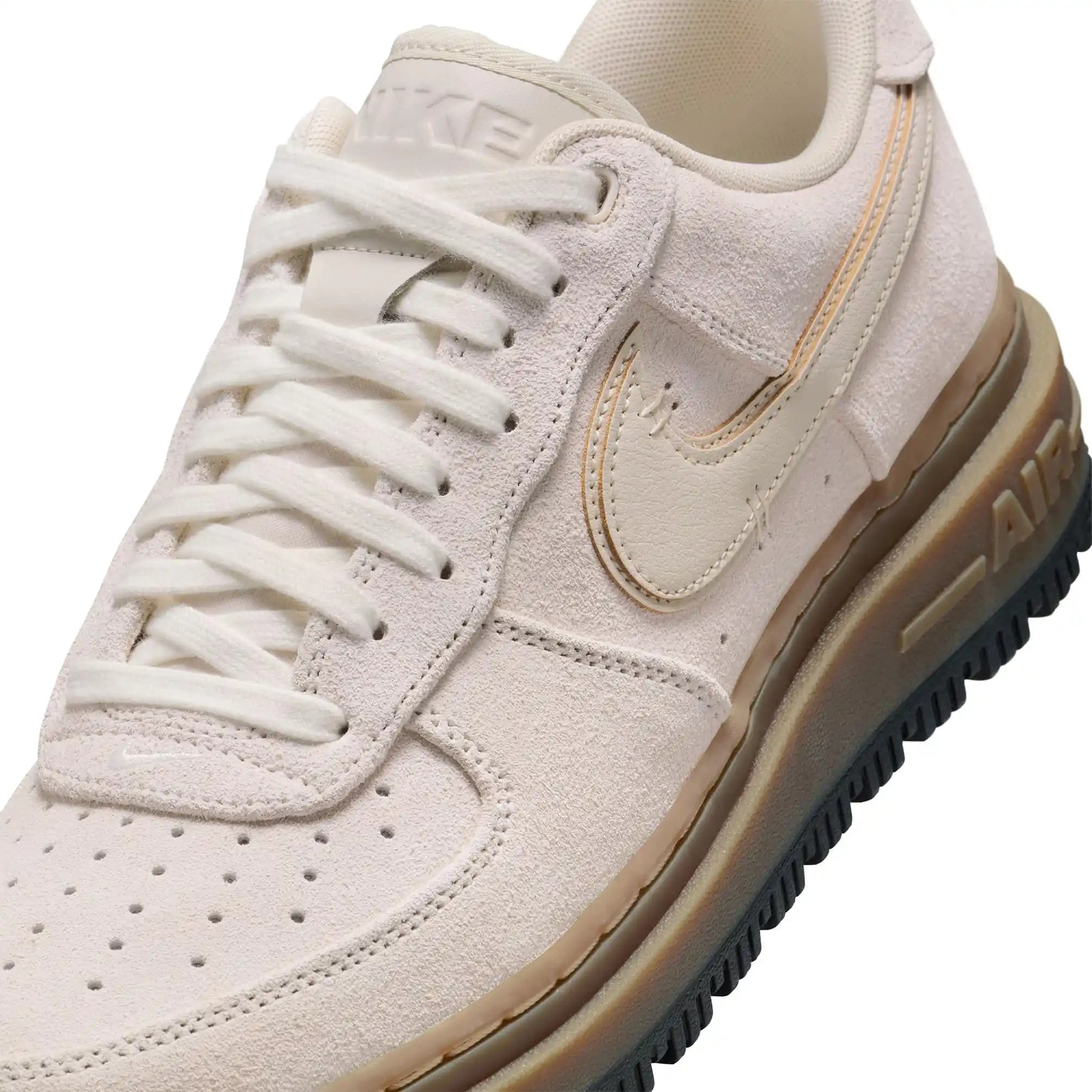 Air Force Bej Ayakkabılar: Askeri Kökenli Şık ve Rahat Günlük Moda Seçeneği