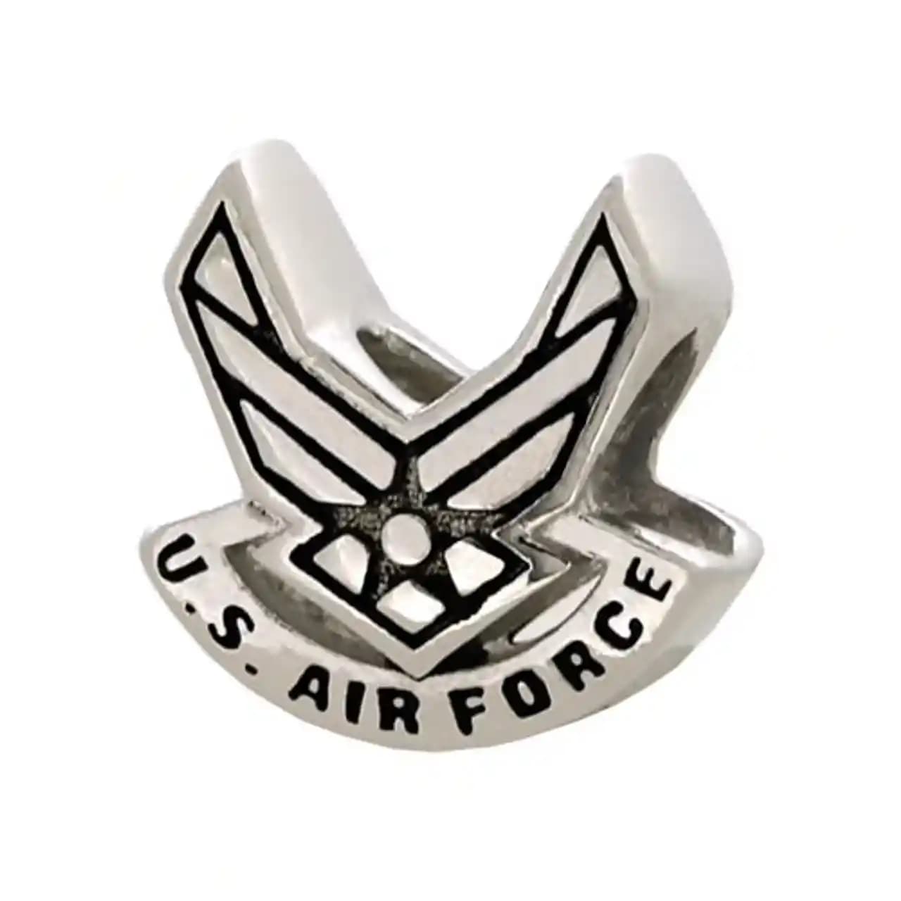 Air Force Charm Nedir ve Moda Dünyasında Nasıl Bir Yer Edinmiştir